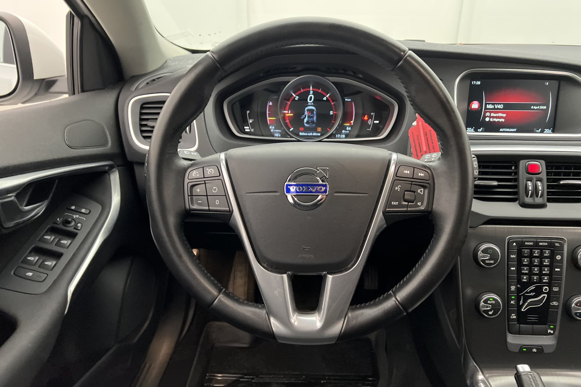 Volvo V40 D2 120hk Momentum VOC Värmare Navi Farthållare
