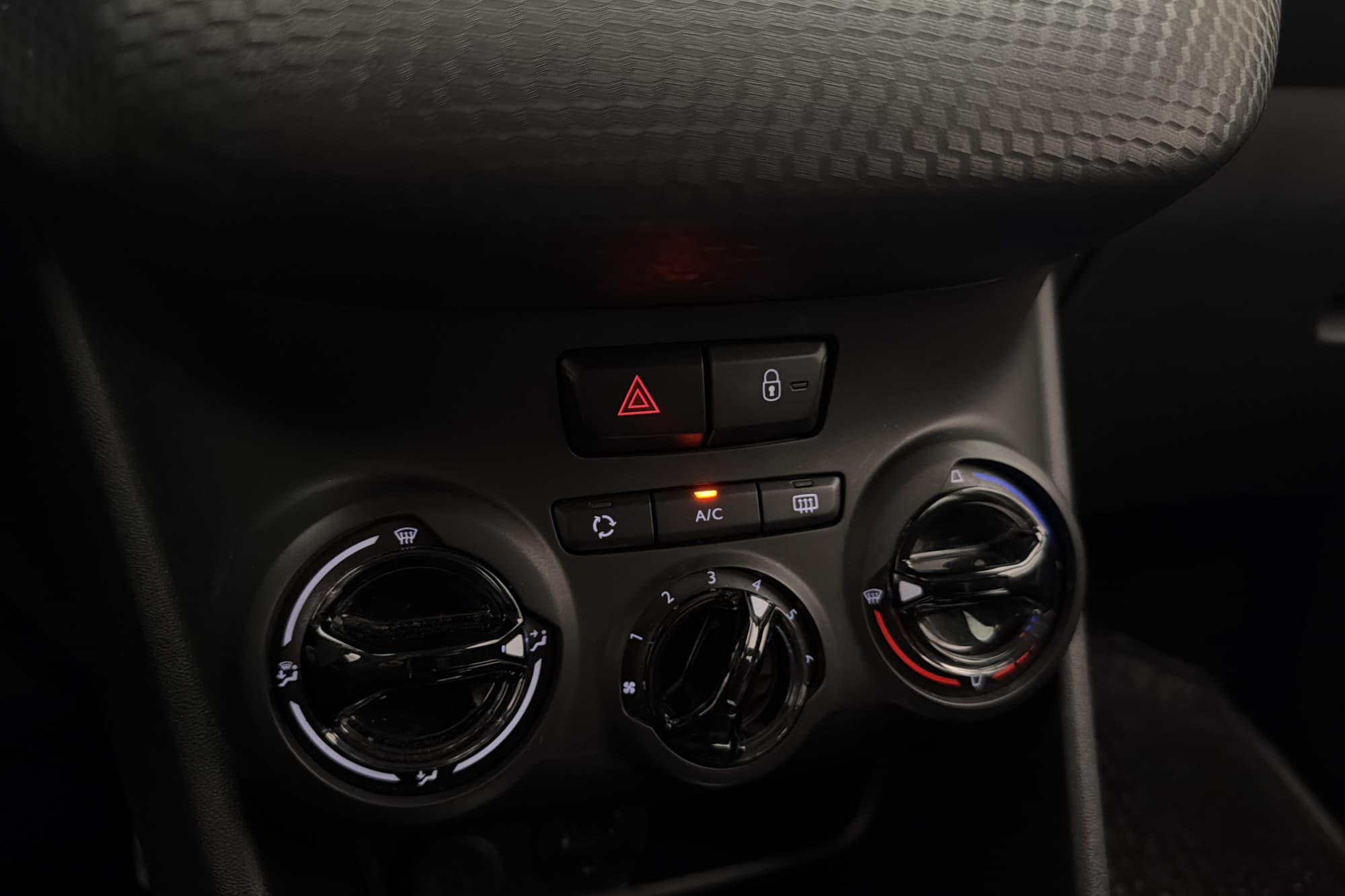 Peugeot 2008 1.2 VTi 82hk AC Farthållare Bluetooth Låg skatt