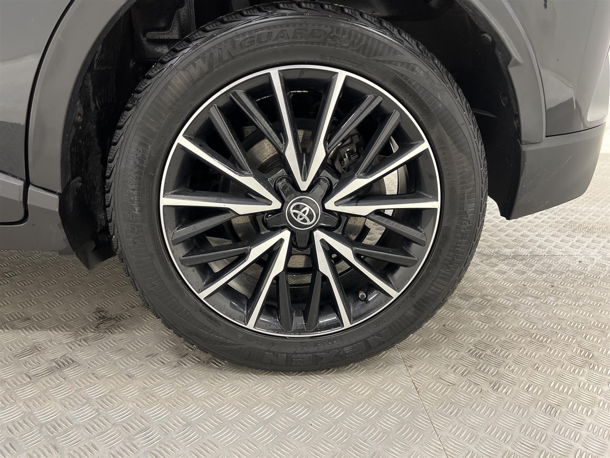 Toyota C-HR Hybrid 122hk JBL B-Kamera Svart Innertak Keyless