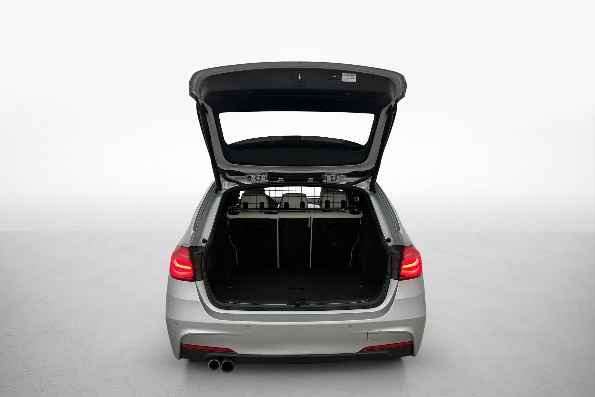 BMW 330 i xDrive 252hk M Sport HiFi Skinn