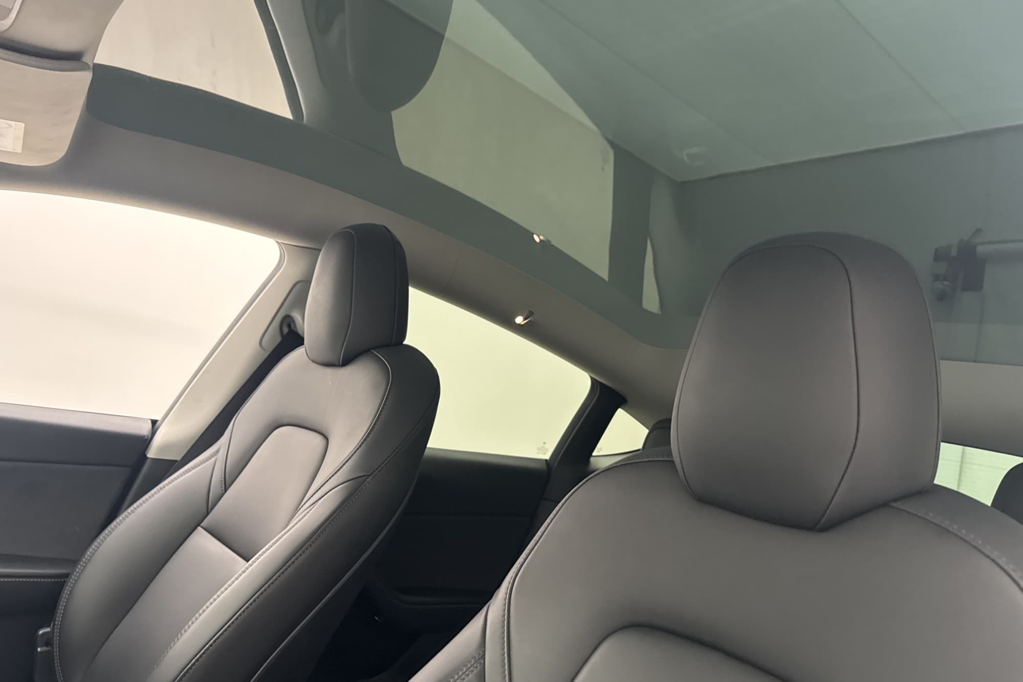 Tesla Model Y Long Range AWD Uppgraderad AP Dragkrok MOMS