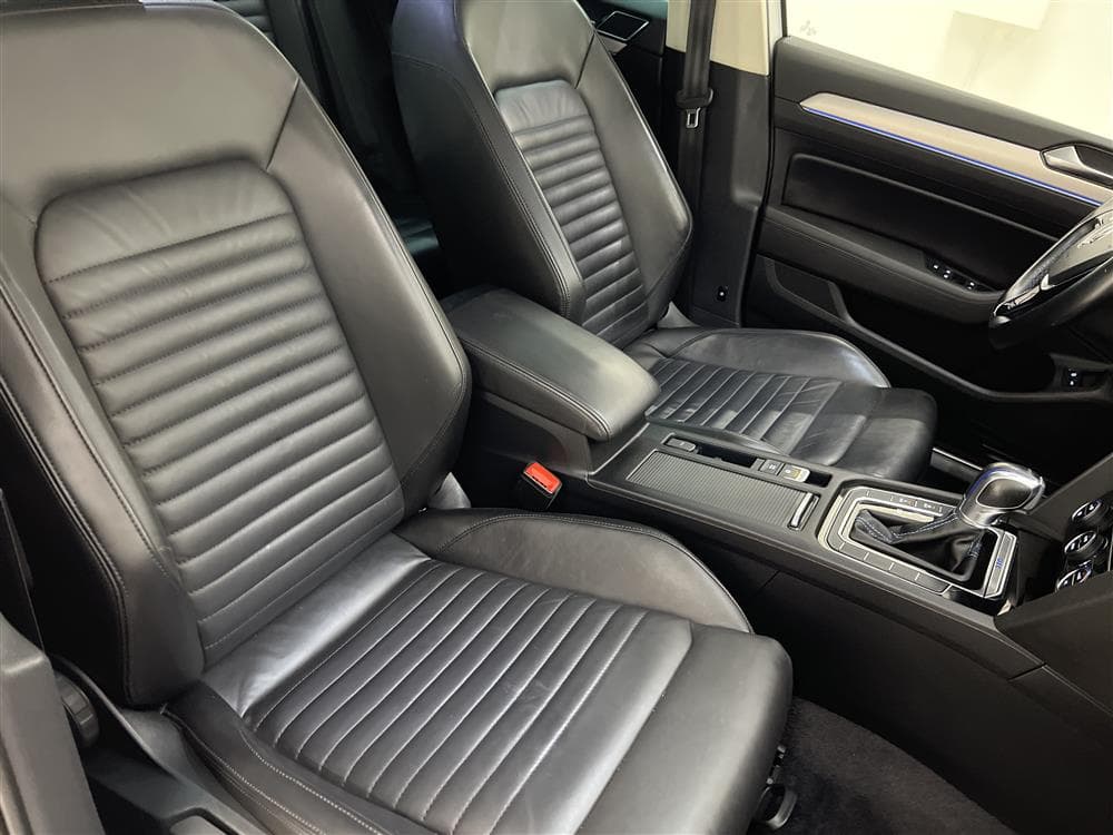 Volkswagen Passat GTE 218hk Executive Business Drag Skinninteriör