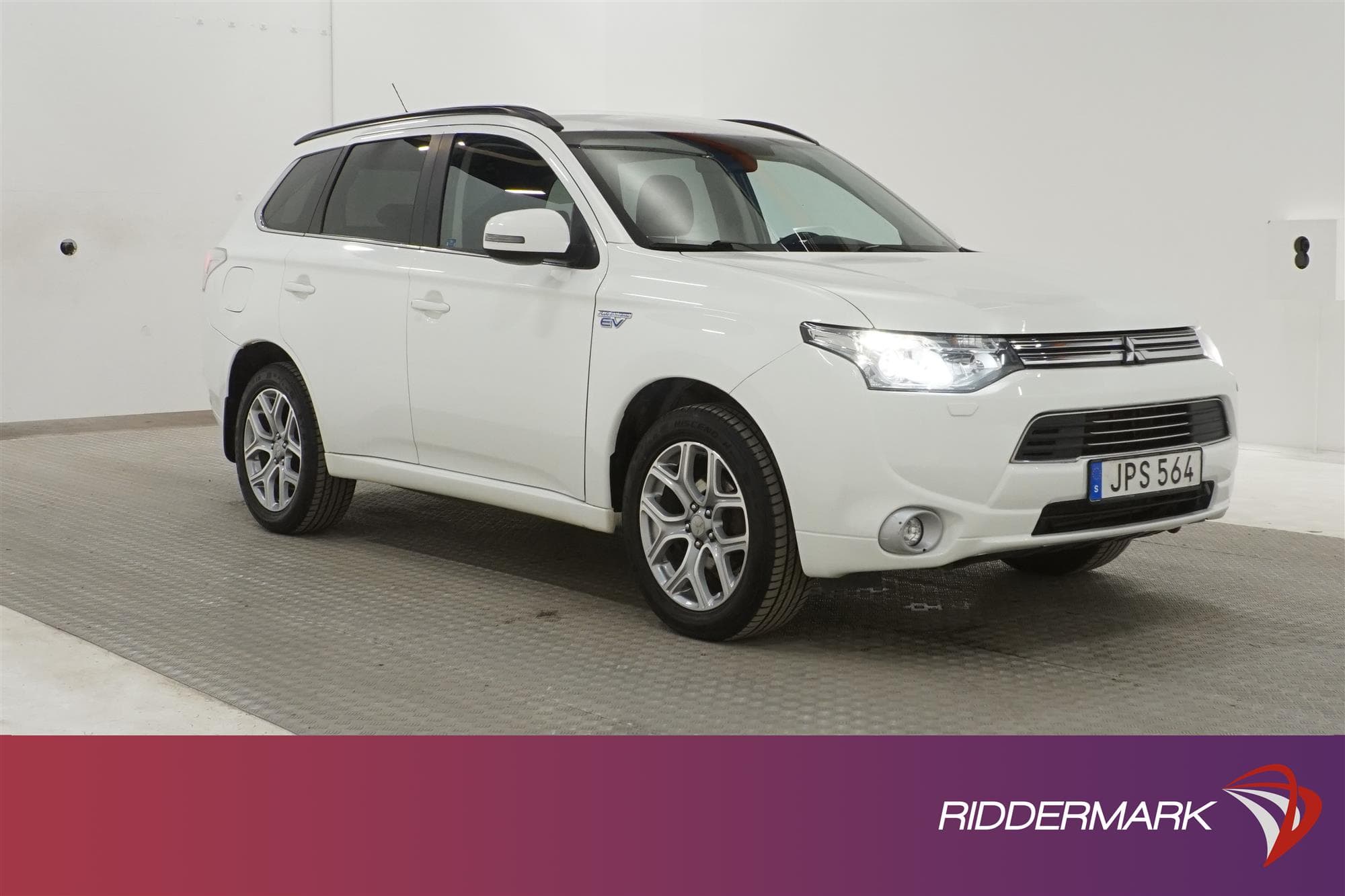 Mitsubishi Outlander 2.0 Hybrid 4WD  203hk Navi Drag B-Kam