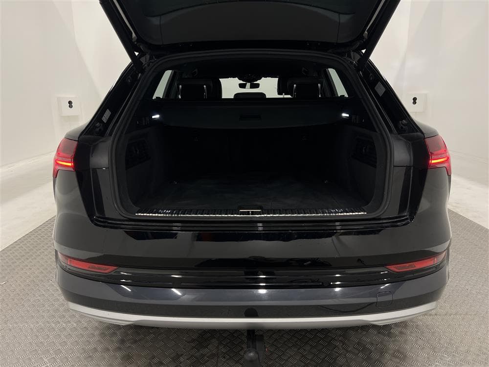 Audi e-tron 55 Quattro 408hk S-Line Drag Backkamera Moms