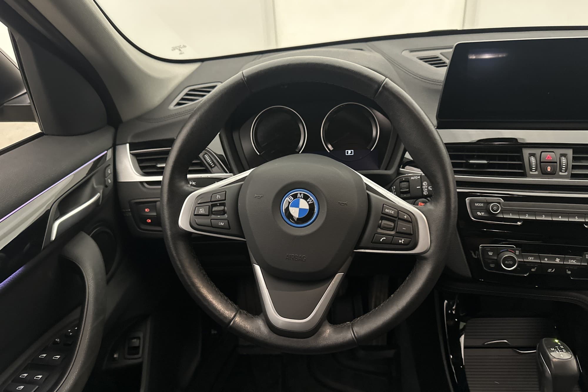 BMW X1 xDrive25e 220hk Sport line HiFi HUD Kamera Drag MOMS