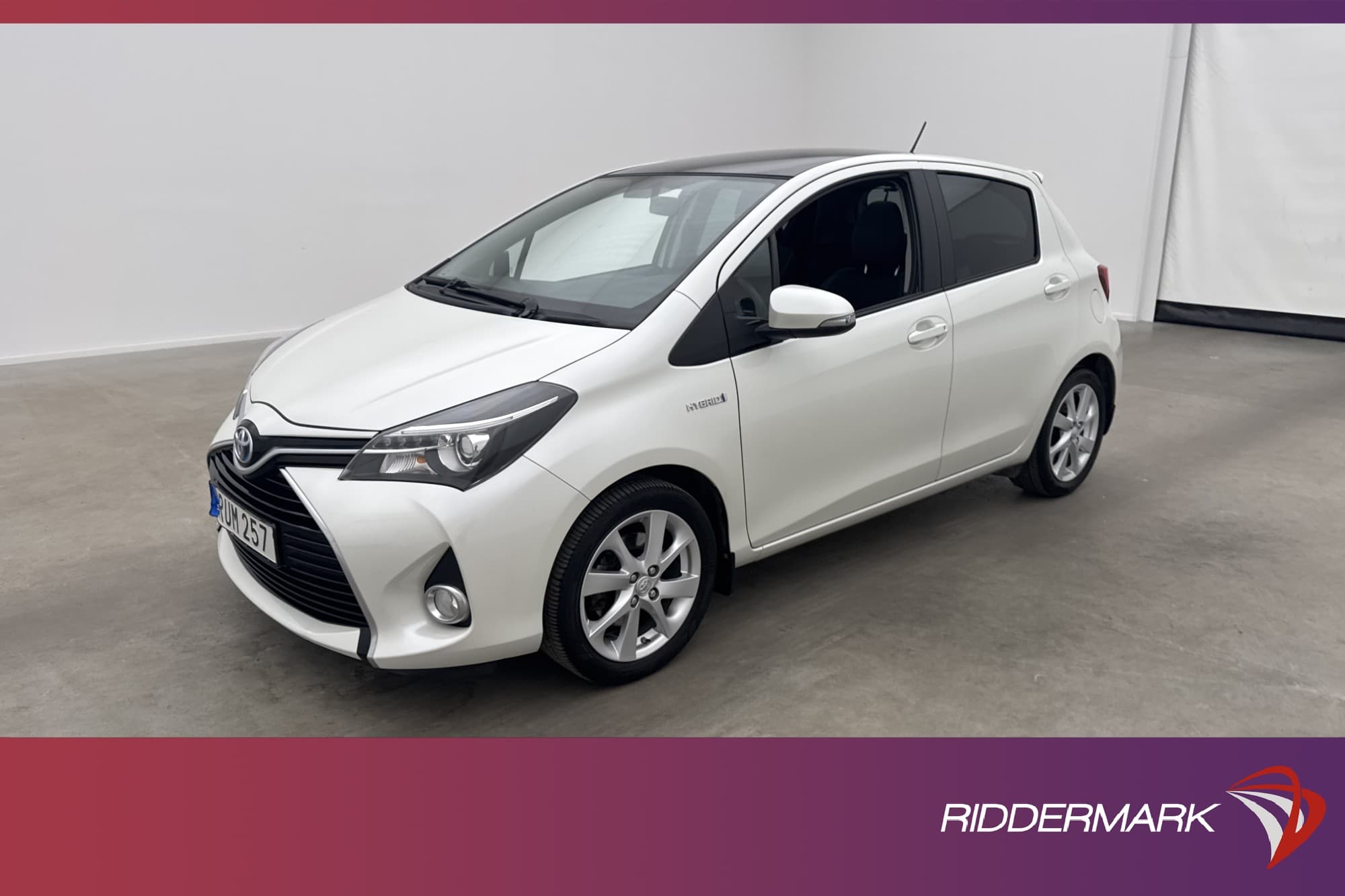 Toyota Yaris Hybrid Executive Style Skyview Panorama Kamera