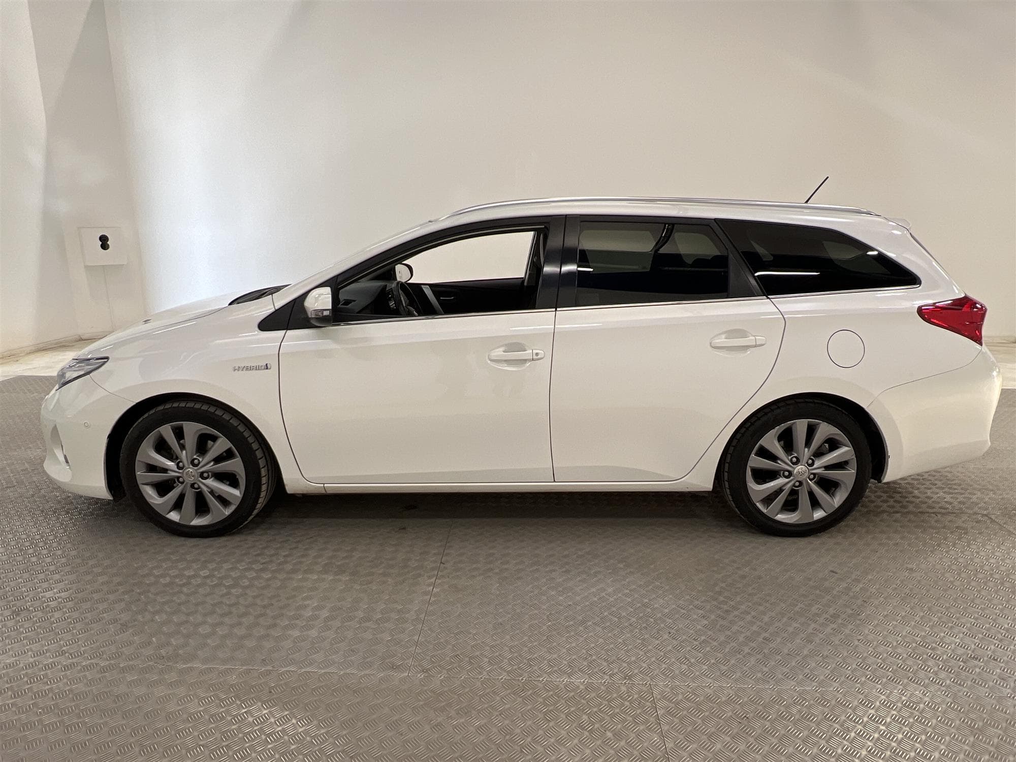 Toyota Auris TS Hybrid e-CVT 136hk 