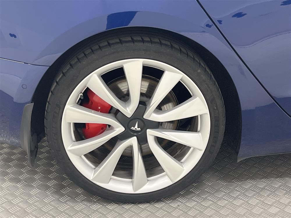 Tesla Model 3 Performance AWD 510hk Svensksåld Autopilotinteriör