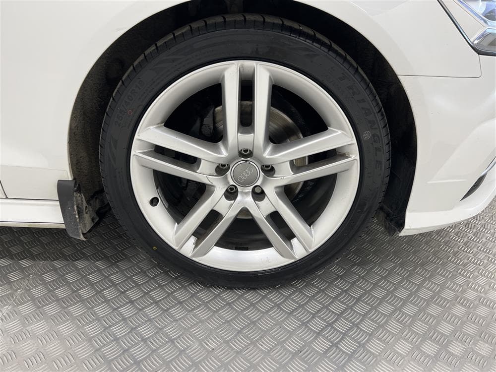 Audi A6 2.0 TDI 190hk Quattro S-Line Värmare Dragkrok Matrixinteriör