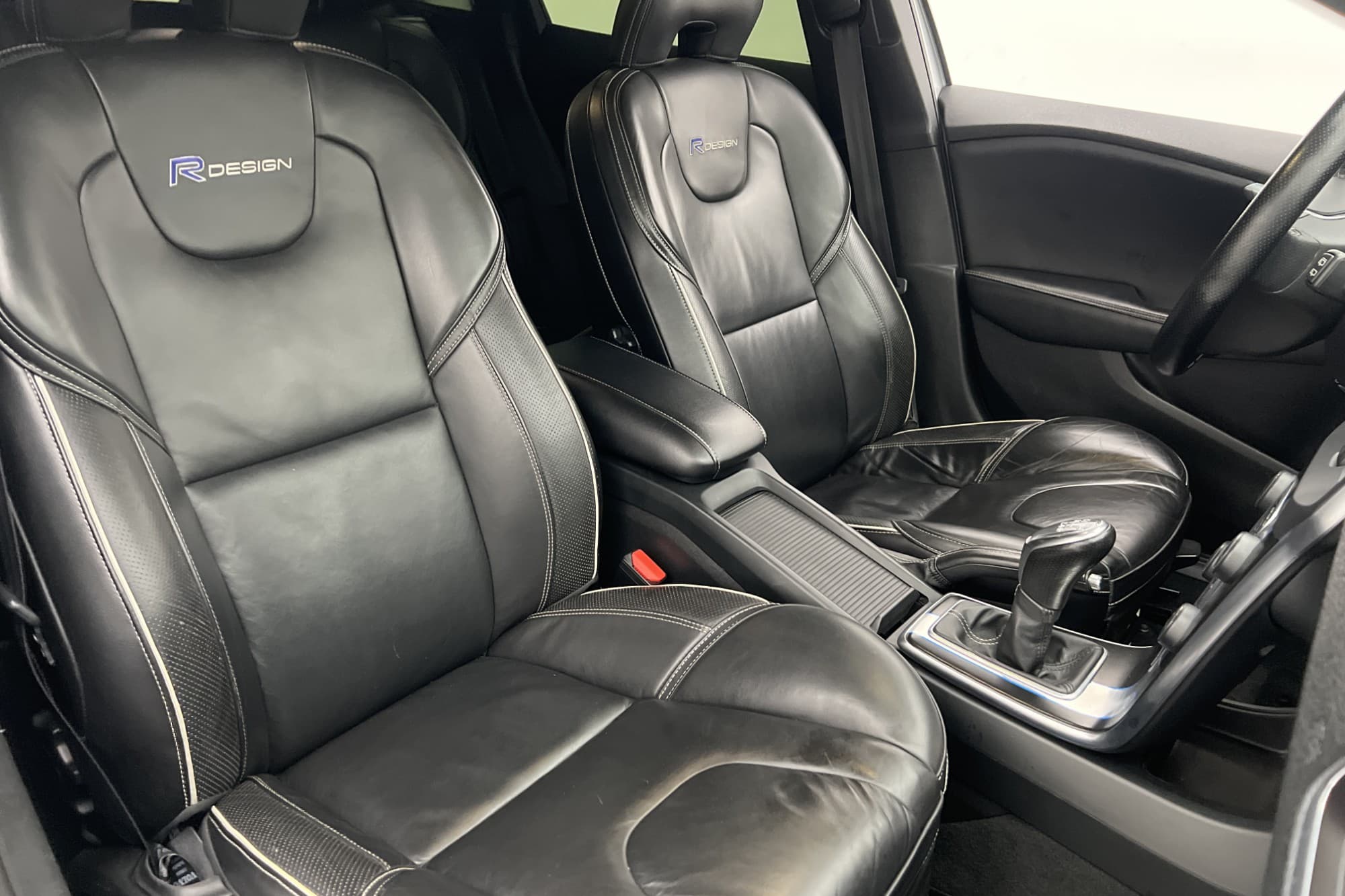 Volvo V40 D2 R-Design VOC D-Värmare Skinn Keyless Dragkrok