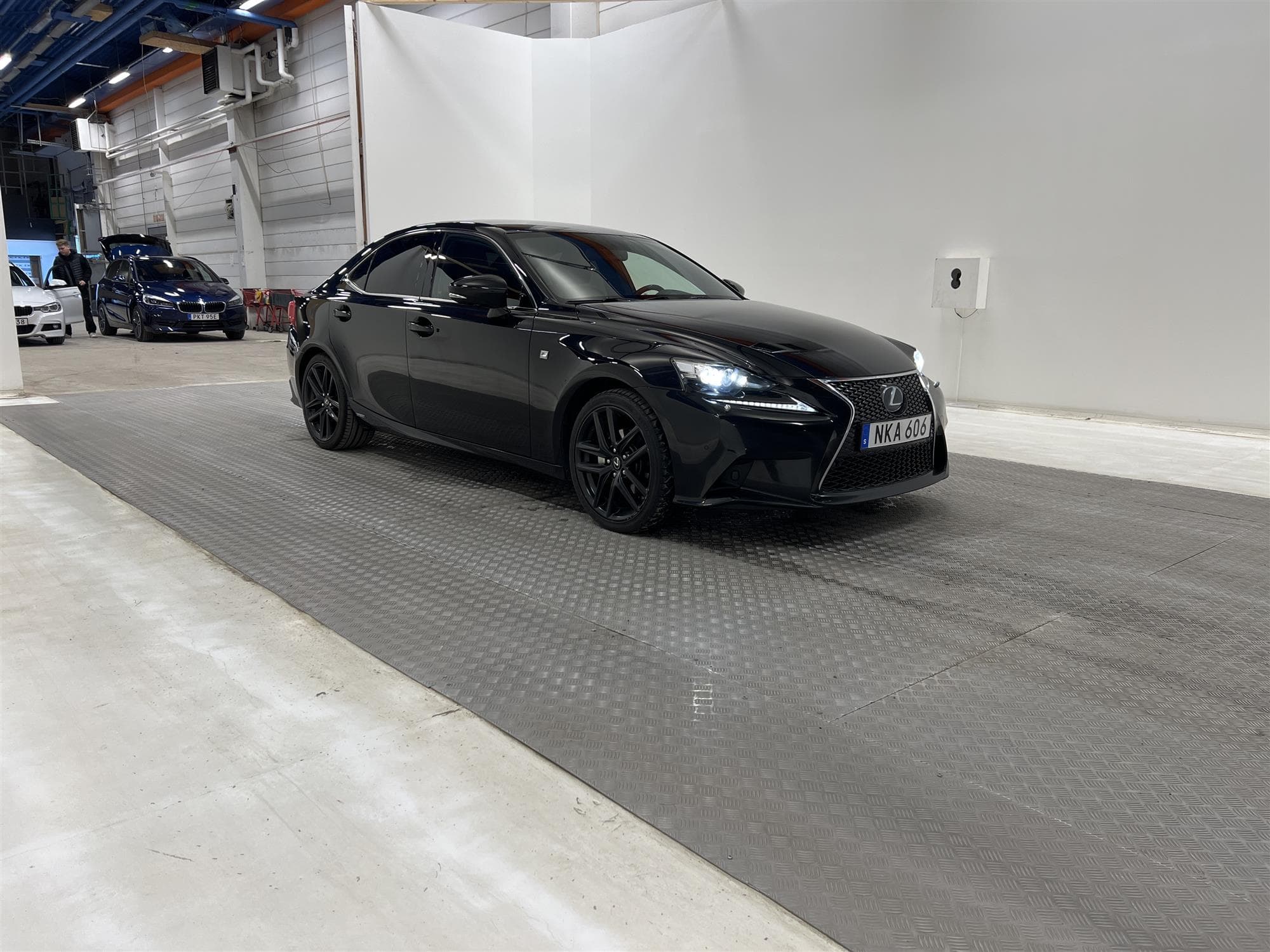 Lexus IS 300h 2.5 CVT 223hk