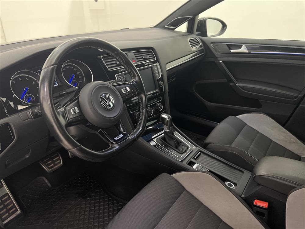 Volkswagen Golf 2.0 TSI R 4Motion 300hk Dynaudio Navigationinteriör