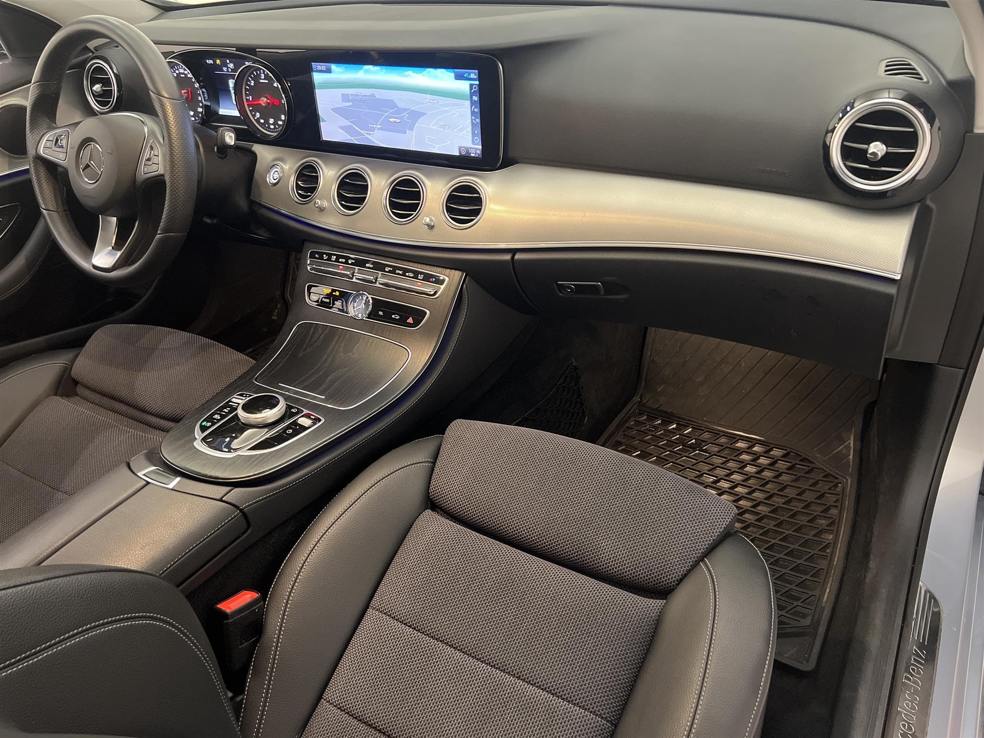 Mercedes-Benz E 220 d 4Matic Navi Backkamera PDC 0.47l/mil