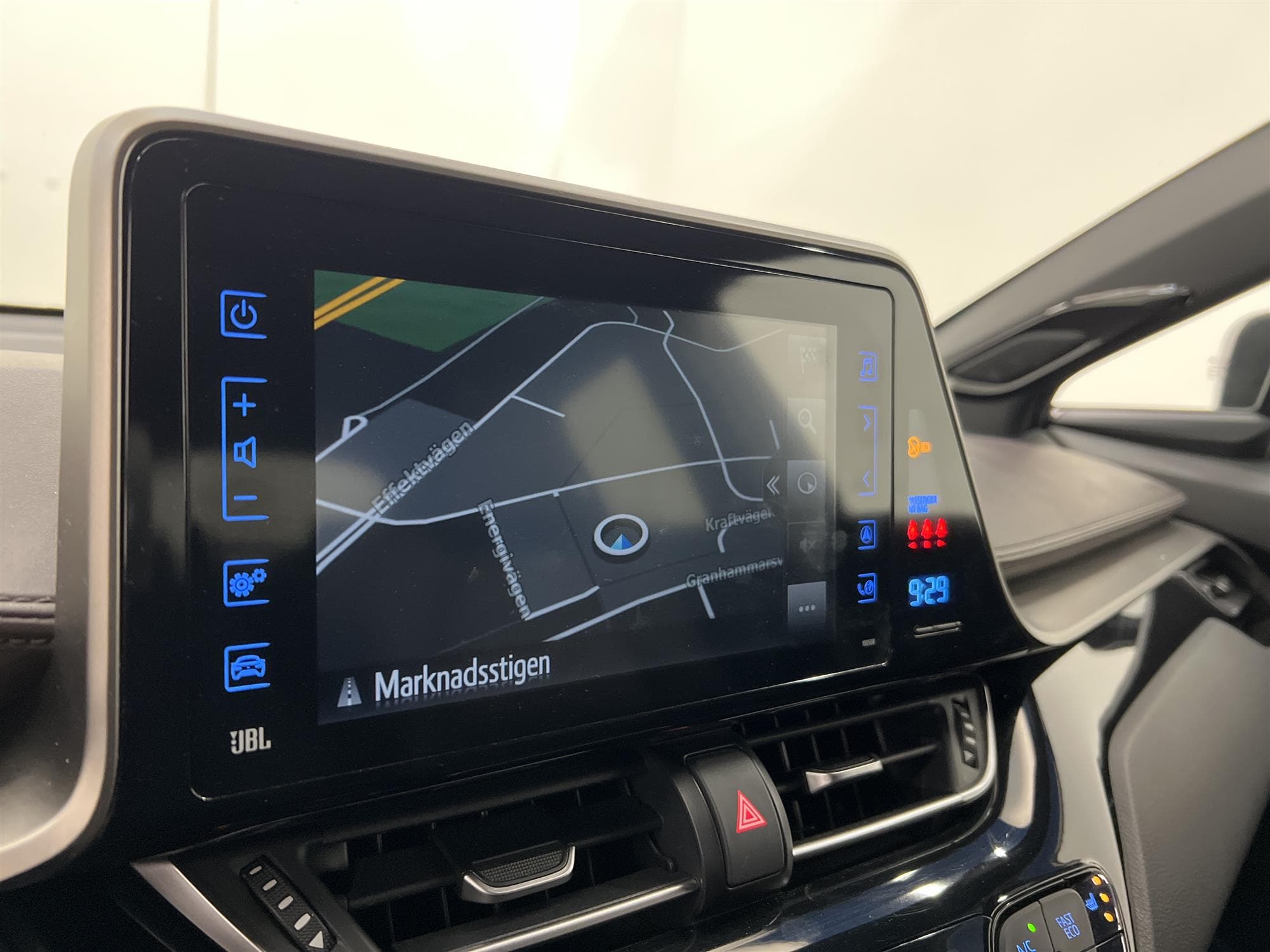 Toyota C-HR Hybrid 122hk JBL Navigator B-Kamera 0,39L/mil