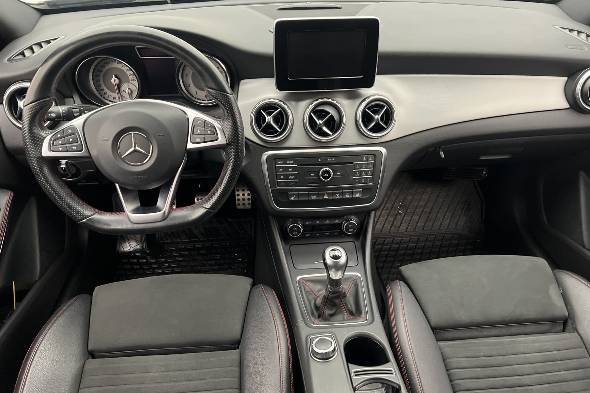 Mercedes-Benz GLA 200 156hk AMG Line Night Halvskinn