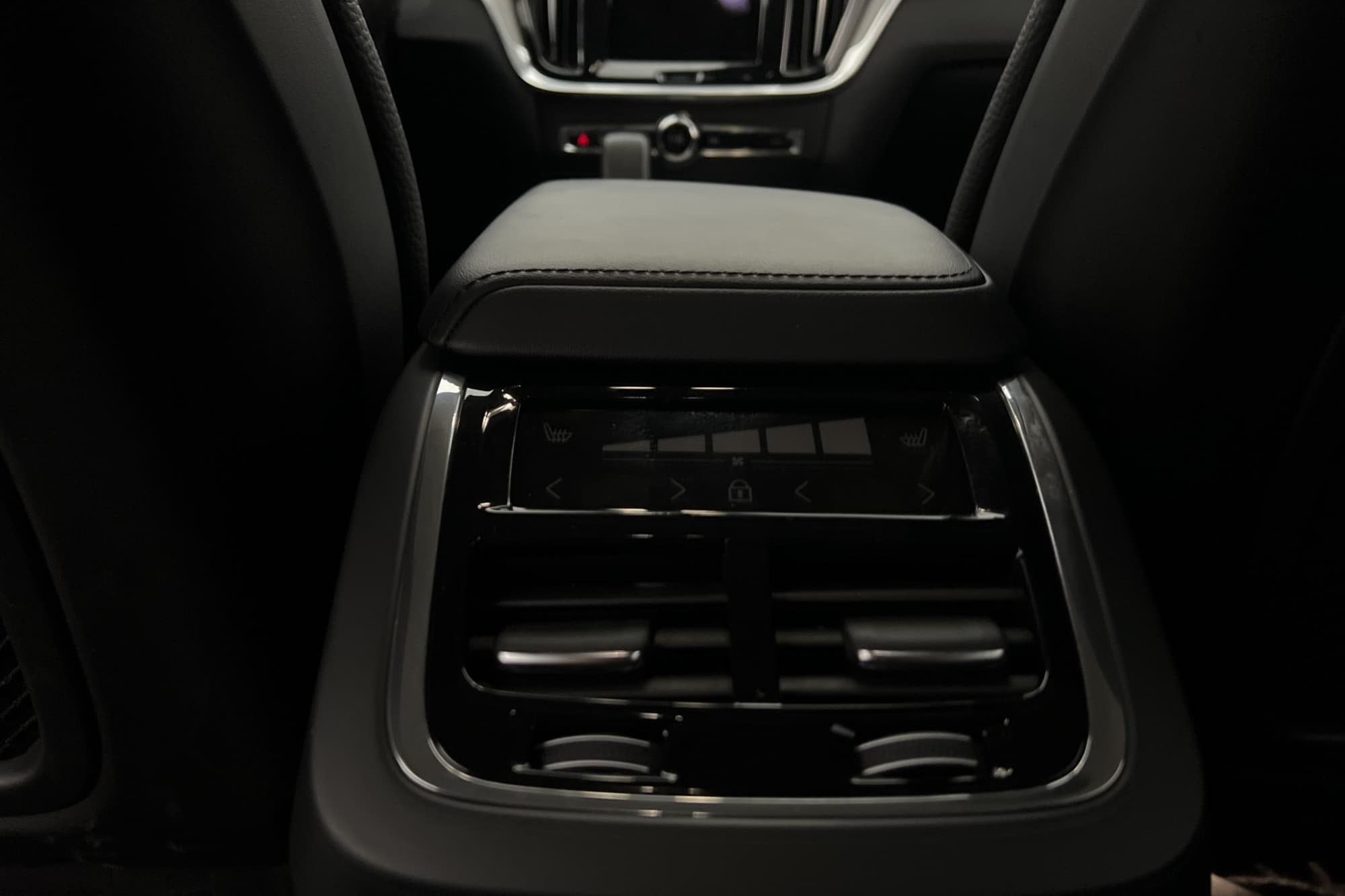 Volvo V60 Cross Country B4 AWD Plus Värm Drag 360° MOMS 