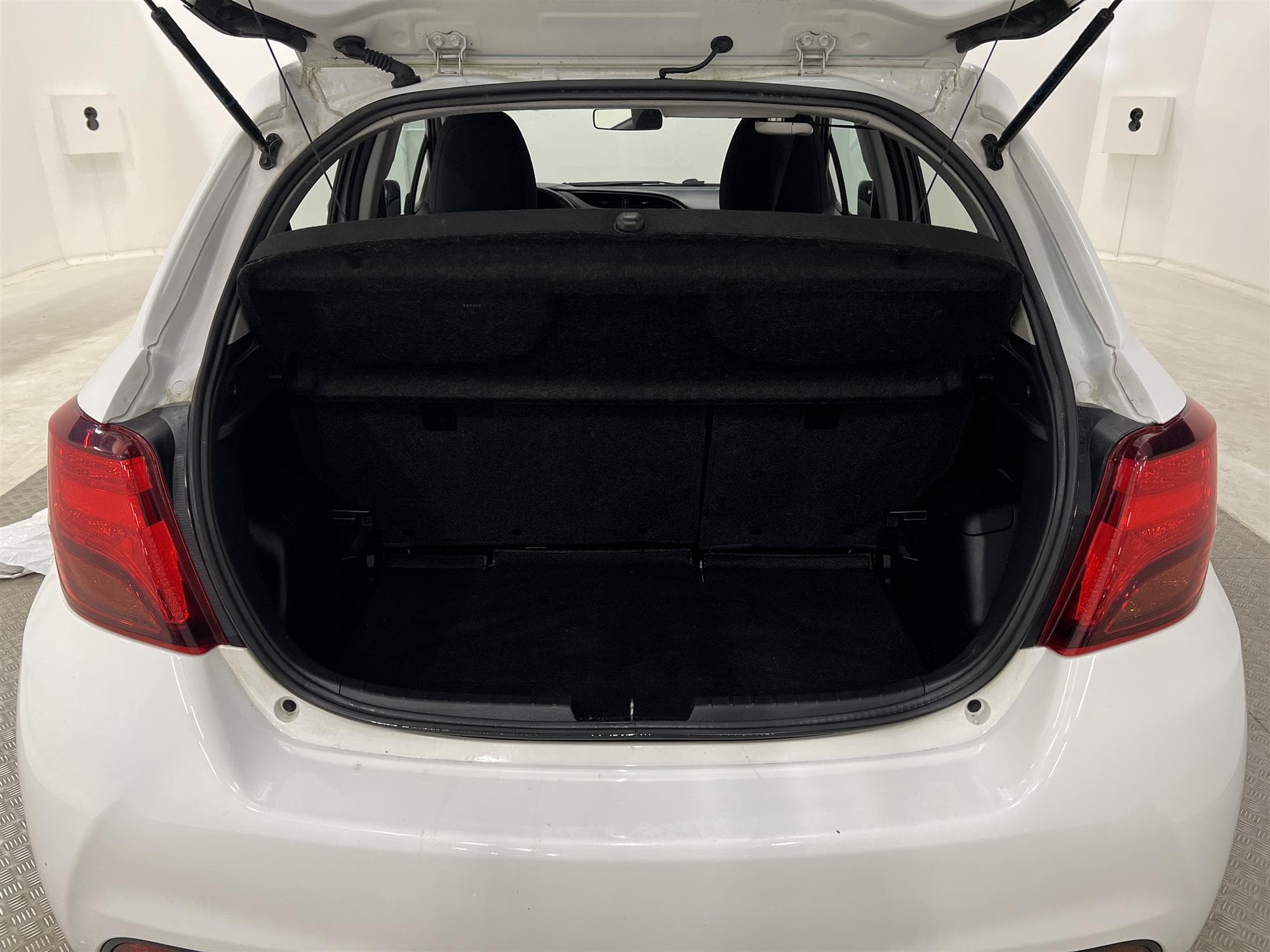 Toyota Yaris  1.33 Dual VVT-i 99hk 2 Brukare B-Kam Låg Skatt