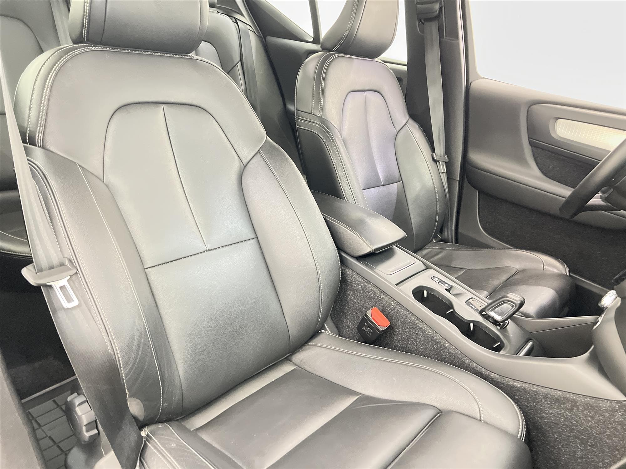 Volvo XC40 T5 AWD 247hk Voc B-Värm Drag B-Kamera Navi BLIS