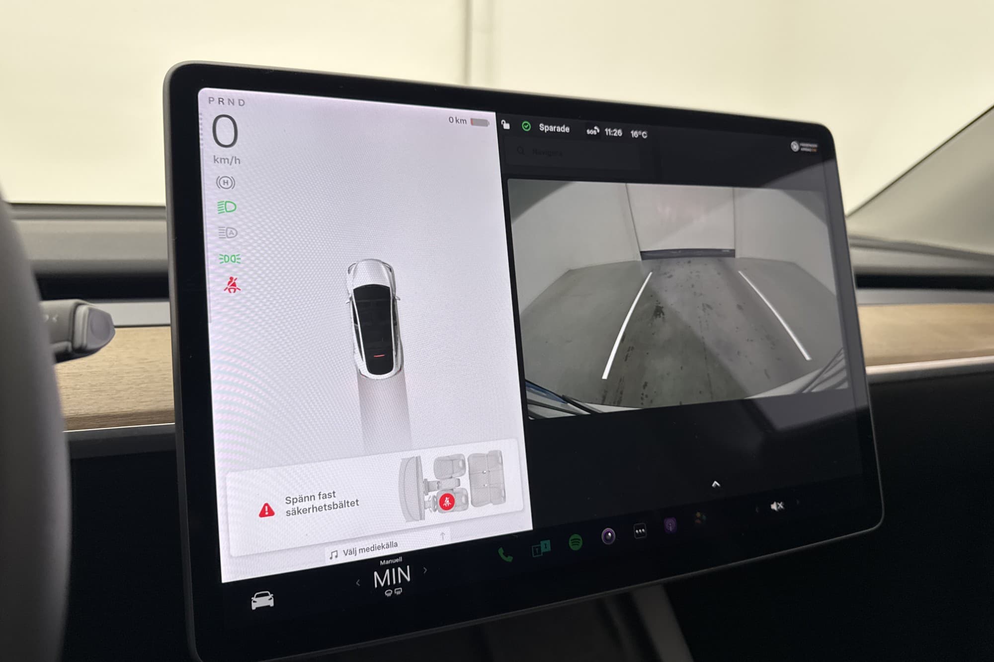 Tesla Model Y Long Range AWD Pano AP Svensksåld MOMS