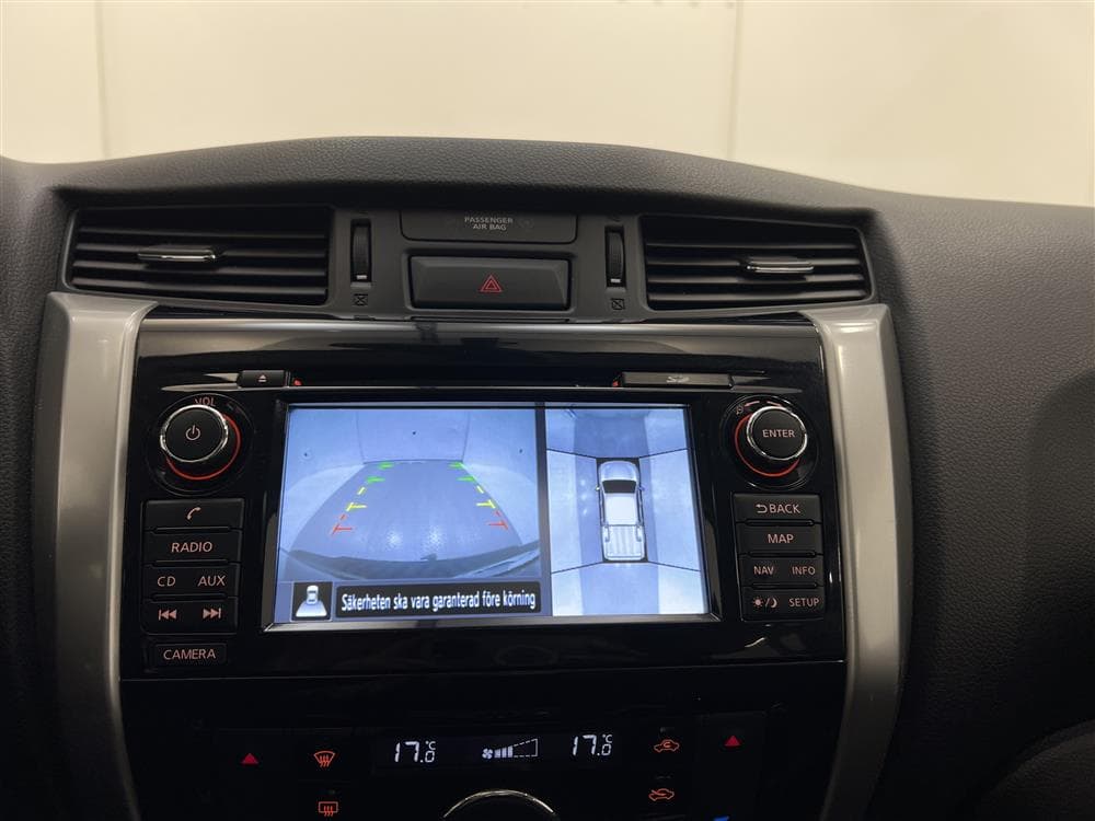 Nissan Navara 2.3dCi Automat Tekna 4x4 Eu6 Värmare Taklucka interiör