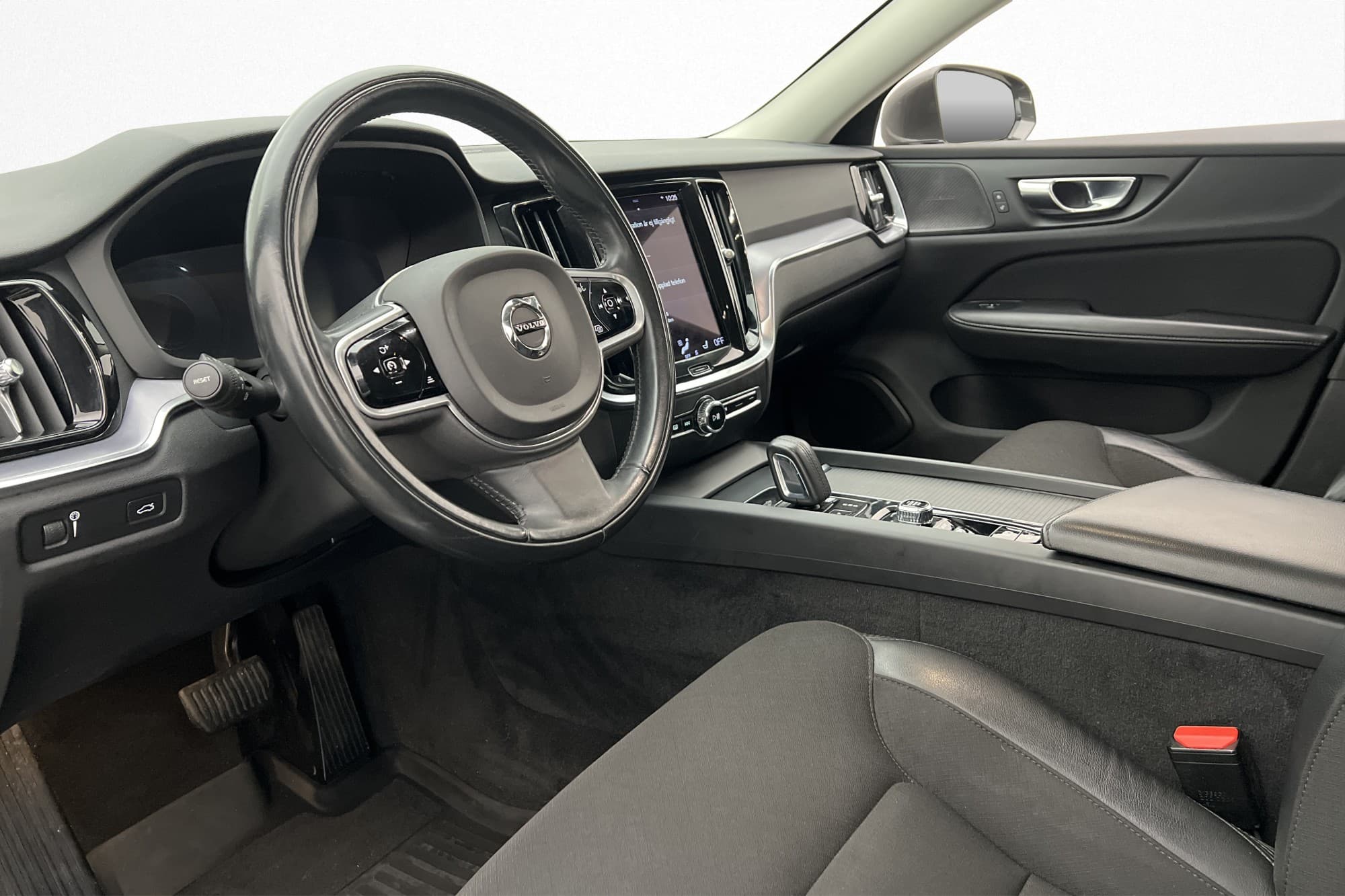 Volvo V60 B4 197hk Momentum H/K Kamera Drag Värmare CarPlay