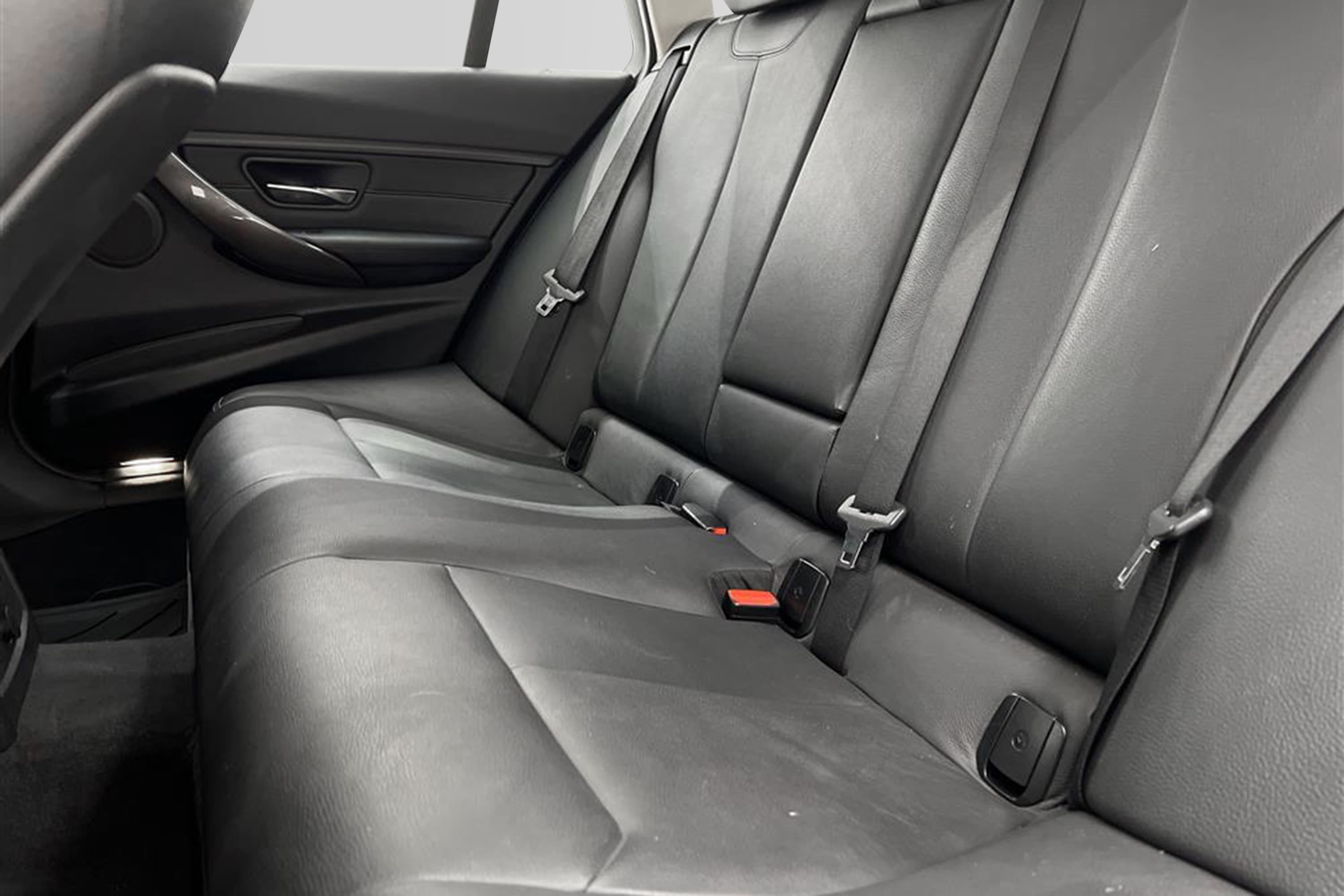 BMW 320 d xDrive Modern Line Motorvärmare Drag Keyless Skinninteriör