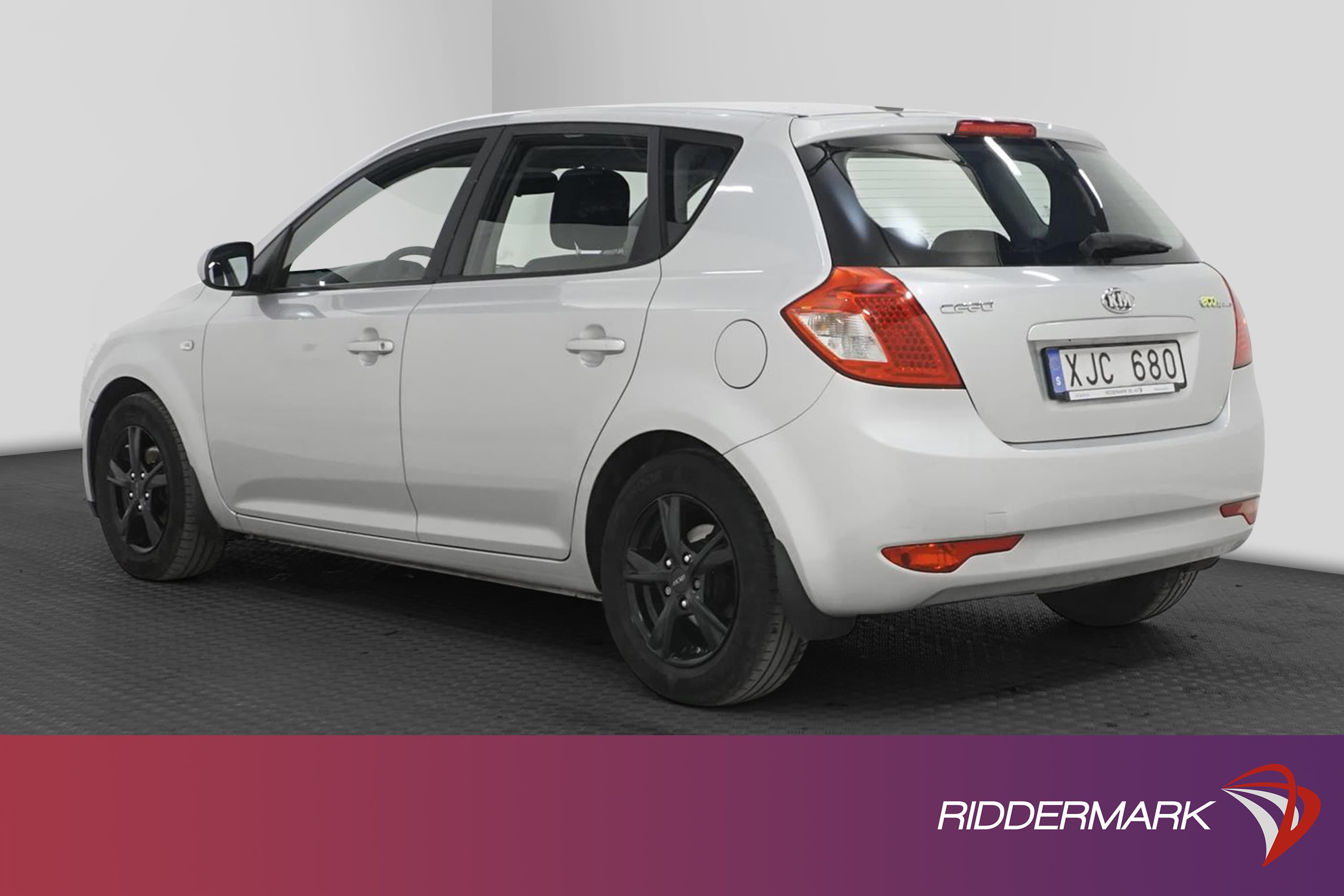 Kia Ceed 1.4 CVVT 90hk M-Värm Nyserv 822kr Skatt 0,49L/mil