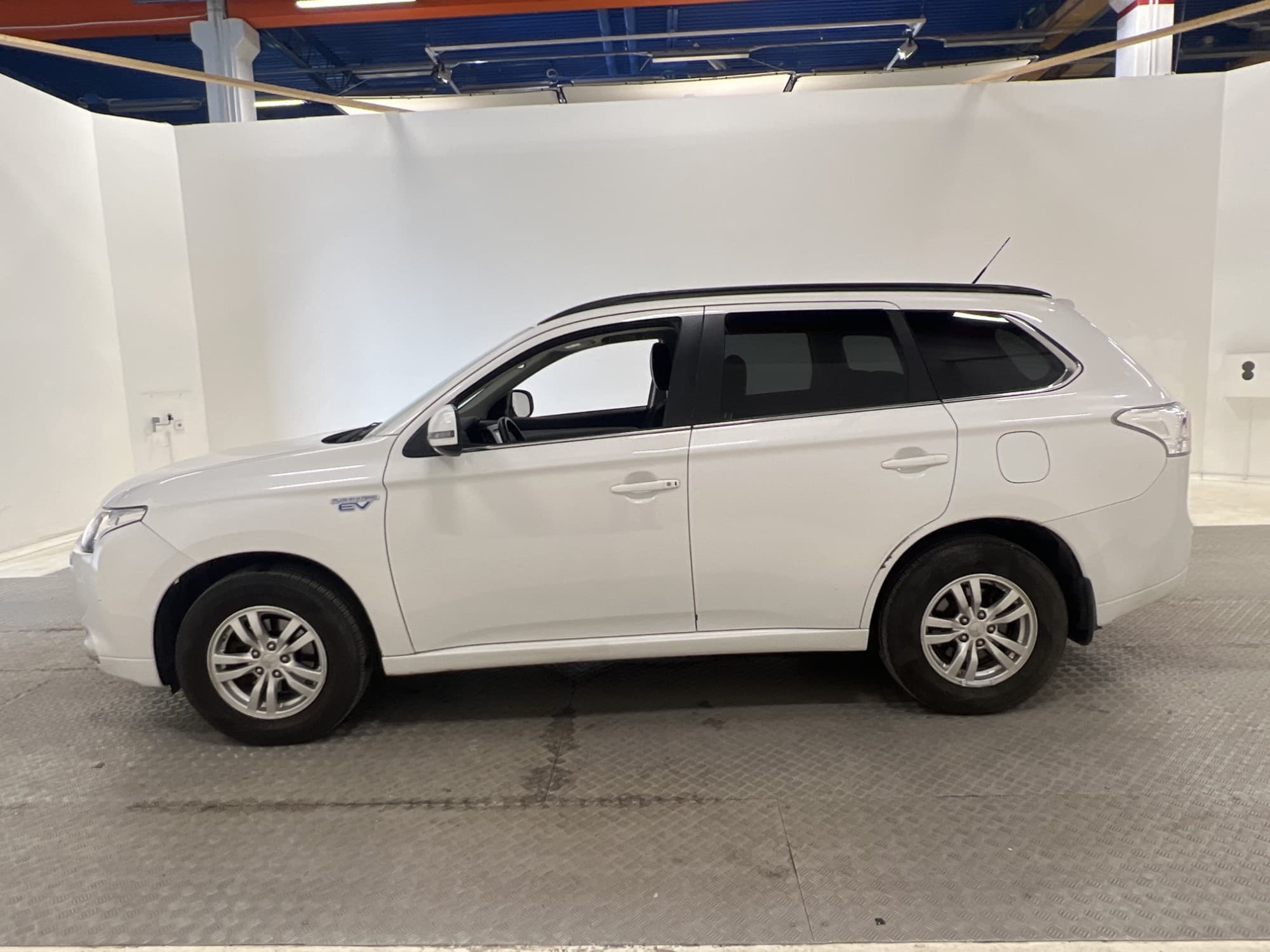 Mitsubishi Outlander PHEV 4WD 203hk Backkamera Keyless