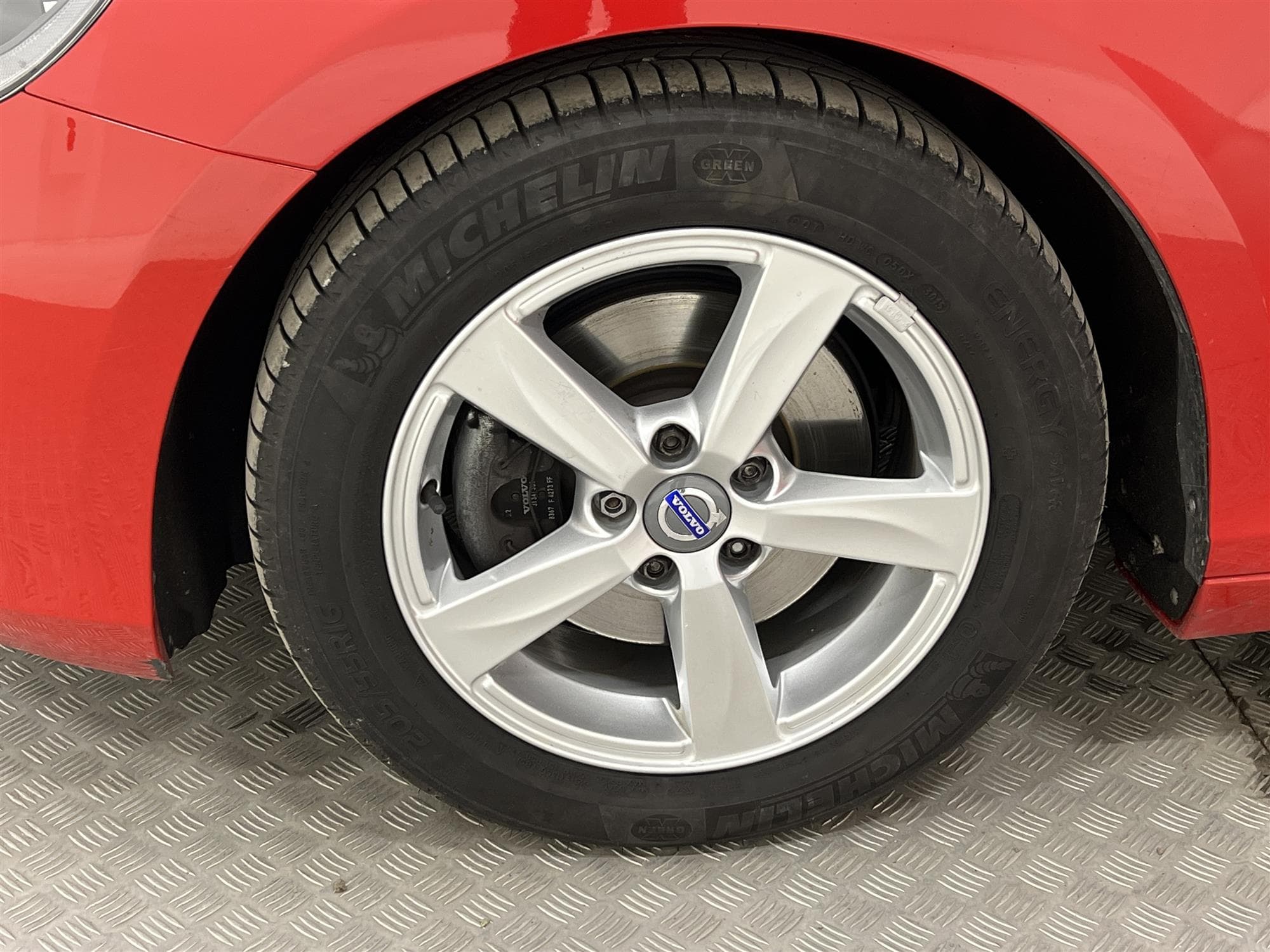 Volvo V40 T2 122hk Kinetic P-Sensorer Låg Skatt Få Brukare