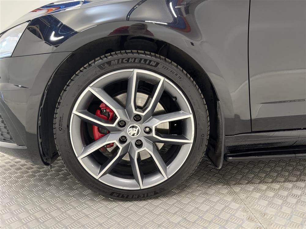 Skoda Octavia RS 2.0 TDI 184hk 4x4 Värmare Kamera GPS Cantoninteriör