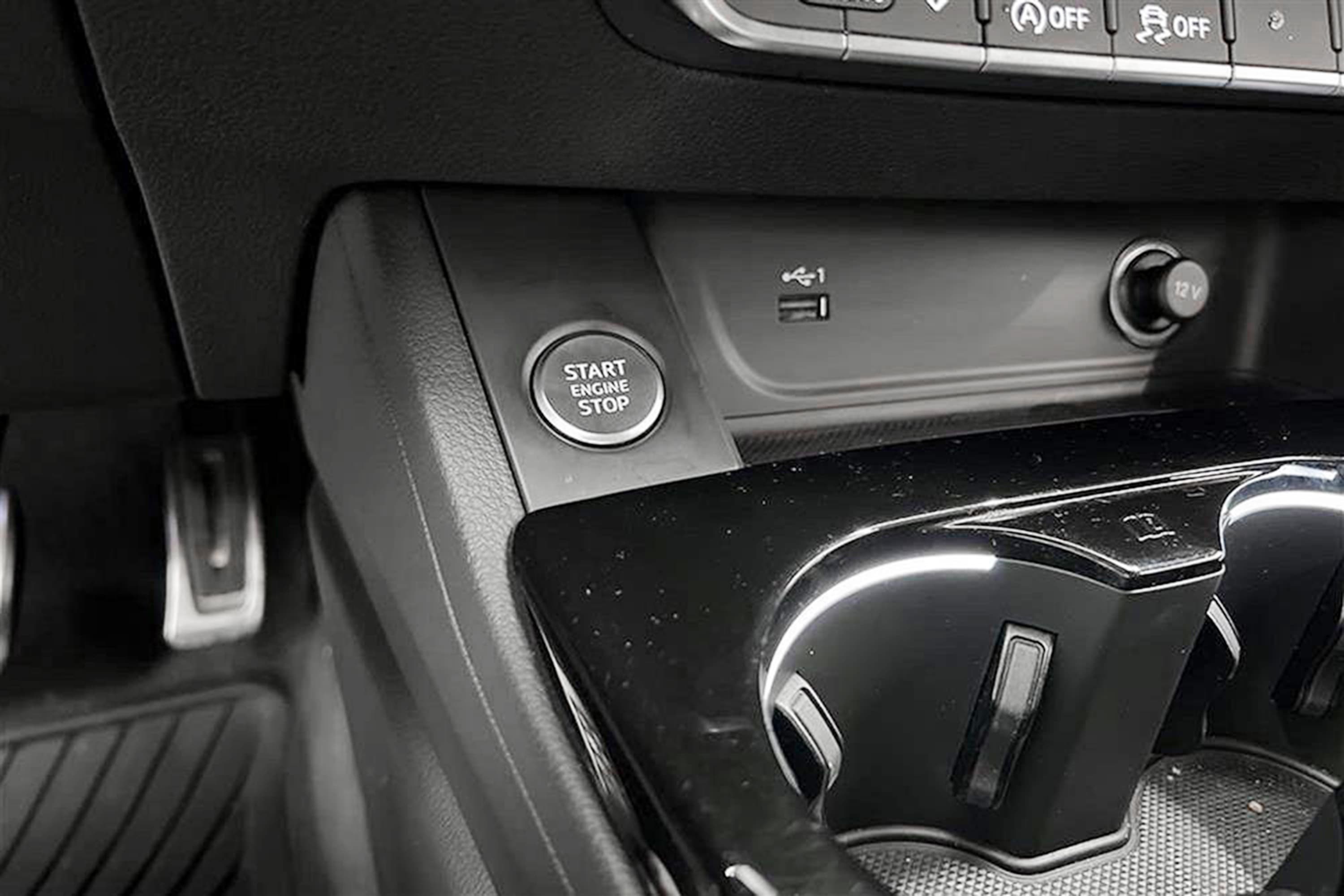 Audi A4 40 TDI 204hk Quattro S-Line D-Värm Cockpit Matrixinteriör