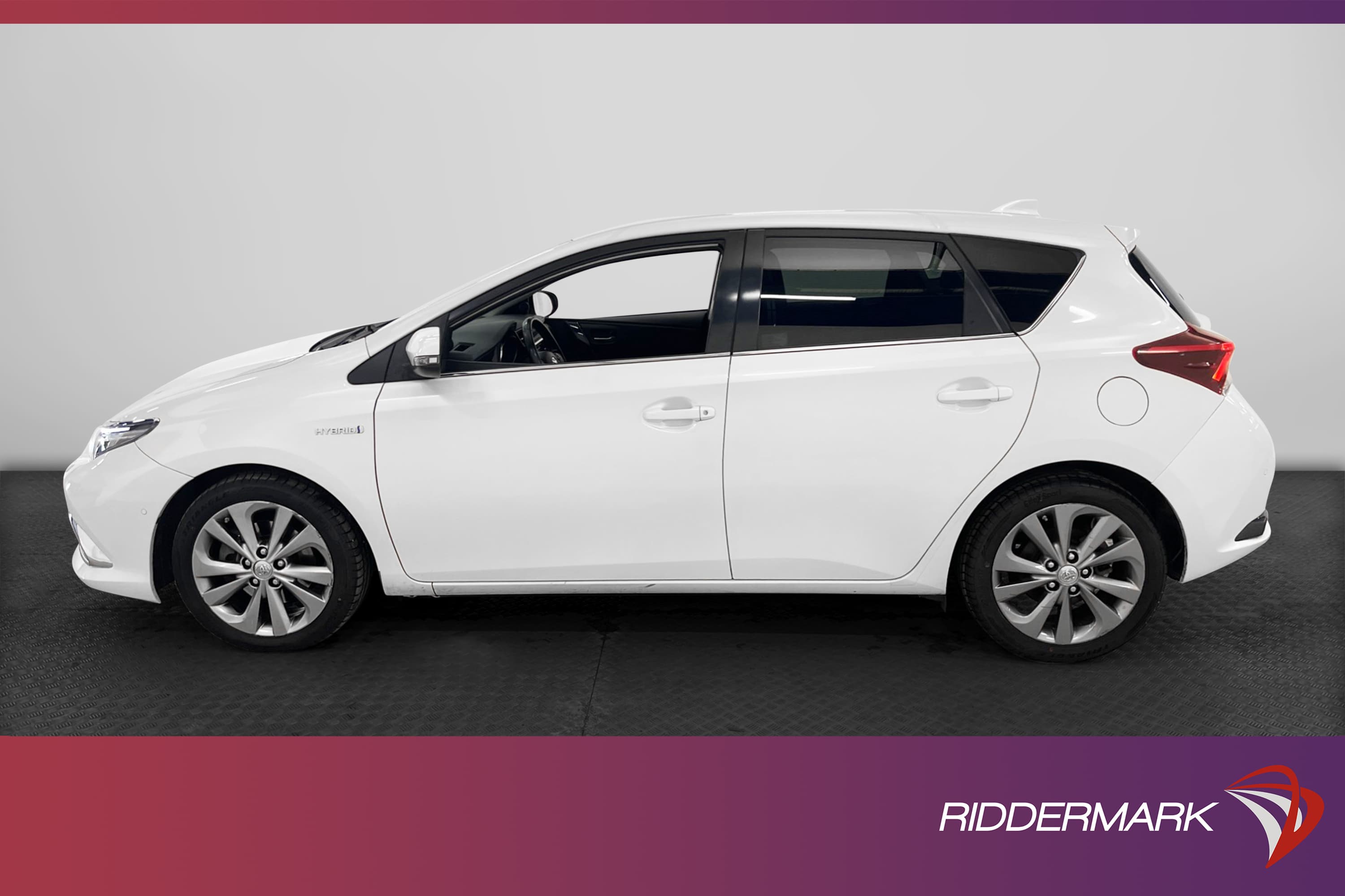 Toyota Auris Hybrid e-CVT 136hk Navi