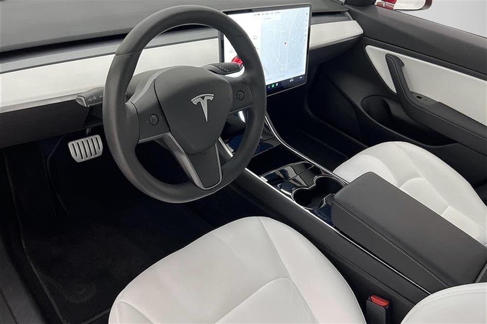 Tesla Model 3 Performance AWD 510hk Ljus interiör Svensksåldinteriör