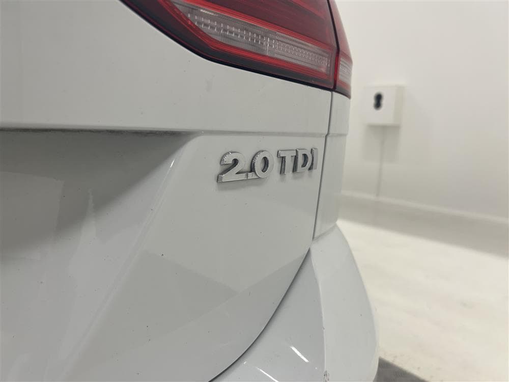 Volkswagen Golf 2.0 TDI 150hk Automat D-Värmare Faceliftinteriör