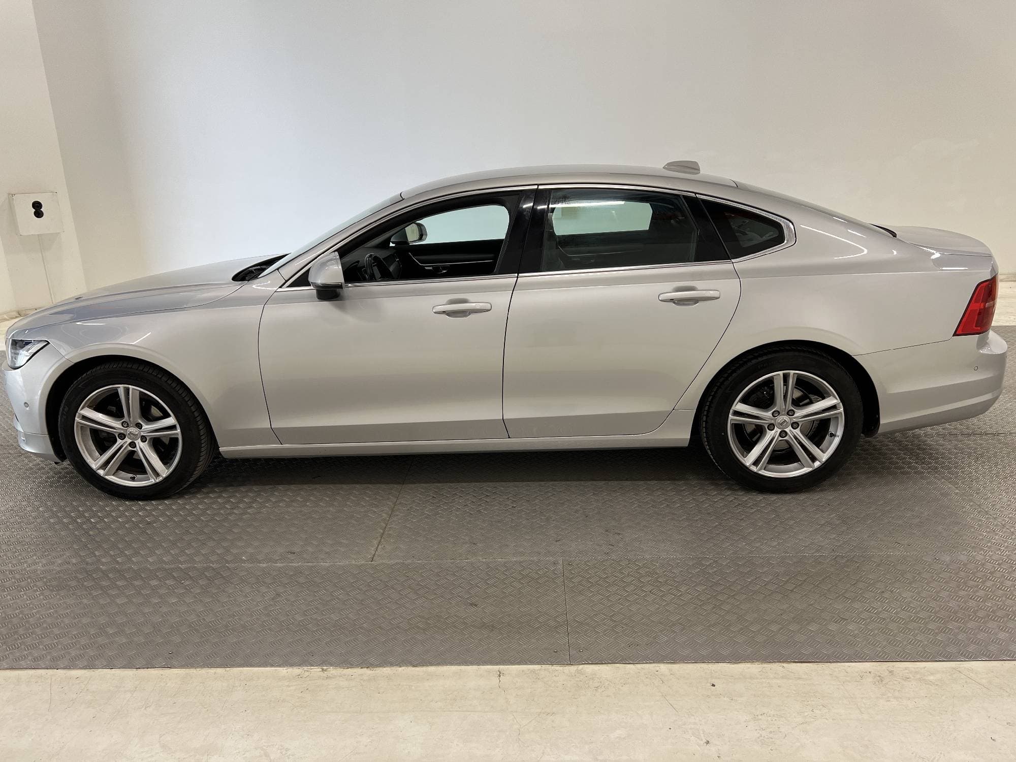 Volvo S90 D3 150hk Adc Edn VOC D-värm Halvskinn Navi P-sens