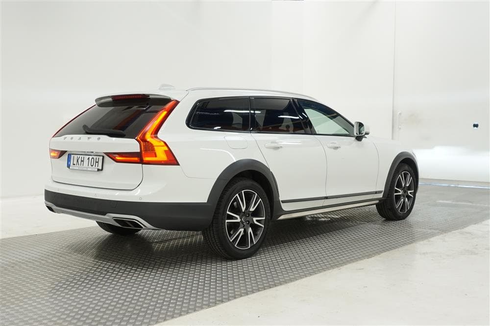 Volvo V90 D4 Cross Country AWD VOC D-värm Pano H/K Bkam Momsexteriör
