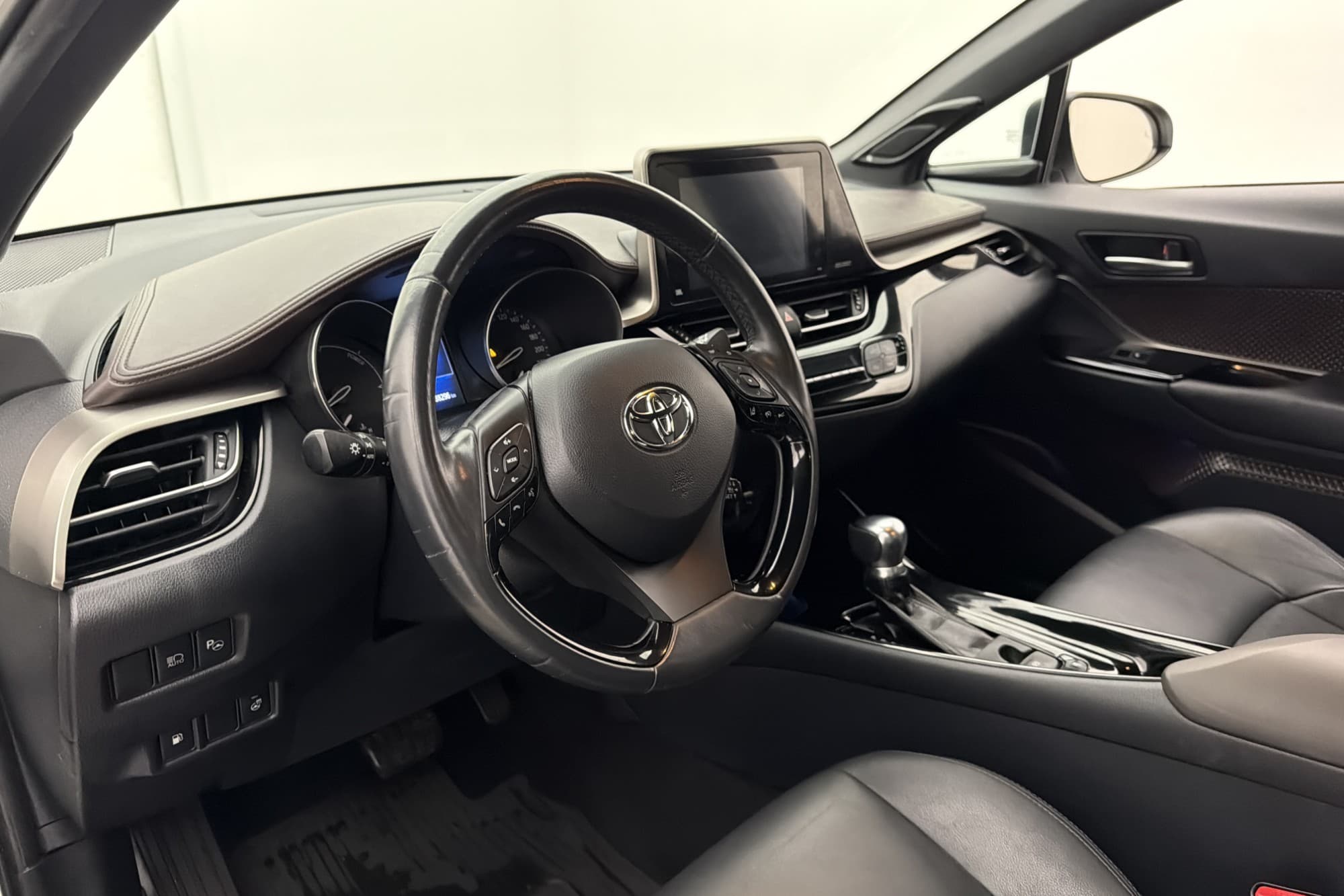 Toyota C-HR Hybrid Executive JBL Kamera Skinn Navi Rattvärme