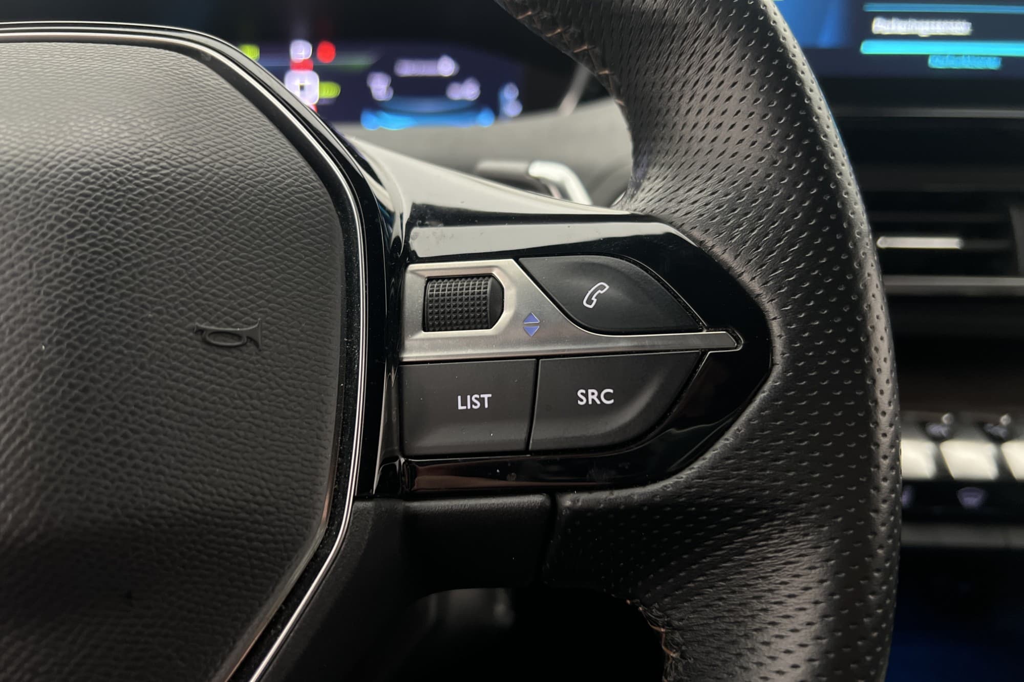 Peugeot 3008 HYBRID4 AWD 300hk Ultimate 360 Skinn Drag MOMS
