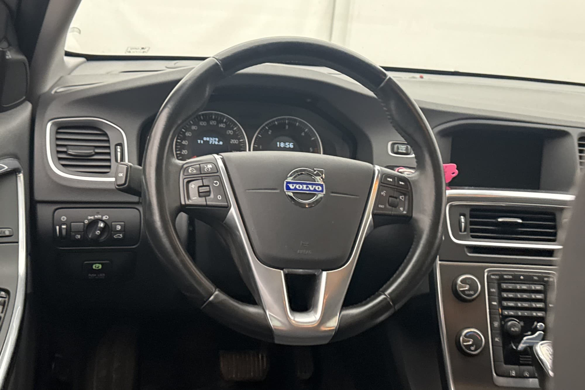 Volvo V60 D3 Momentum VOC Taklucka Värmare Navi Sensorer