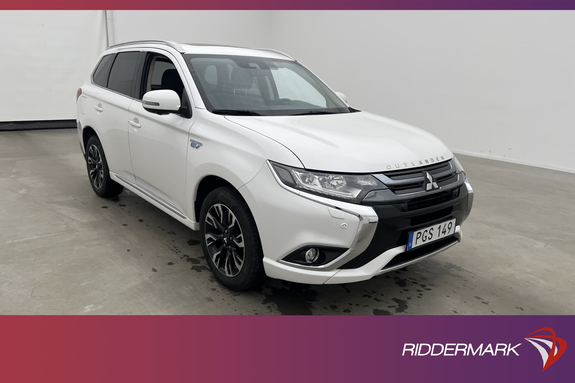 Mitsubishi Outlander PHEV 4WD Business Taklucka Skinn 360°