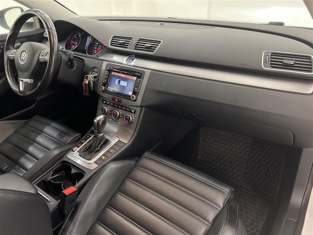 Volkswagen Passat 2.0 TDI 4Motion 170hk R-line Värmare Skinninteriör