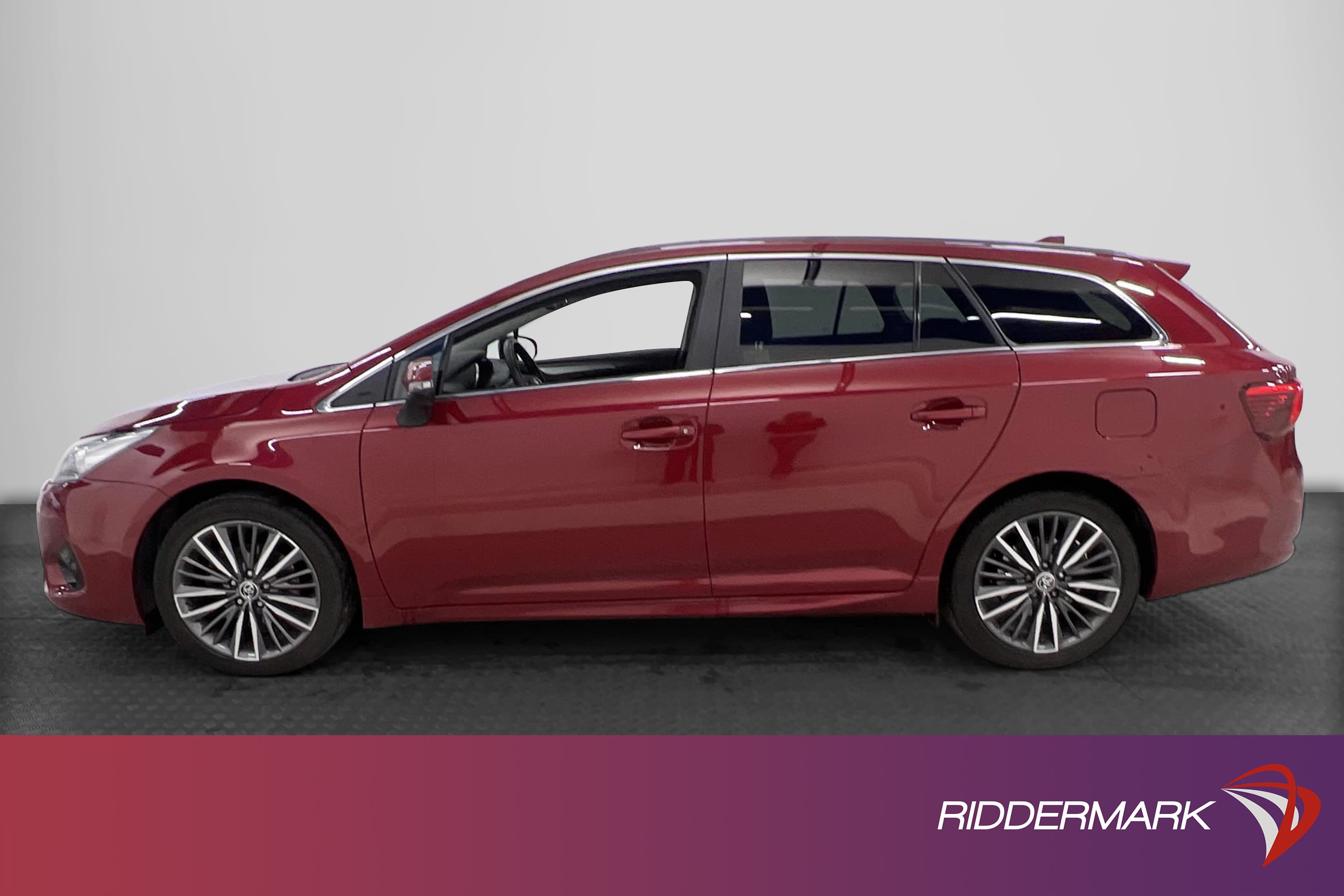 Toyota Avensis 1.8 147hk Skinn Backkamera 1 Brukare  