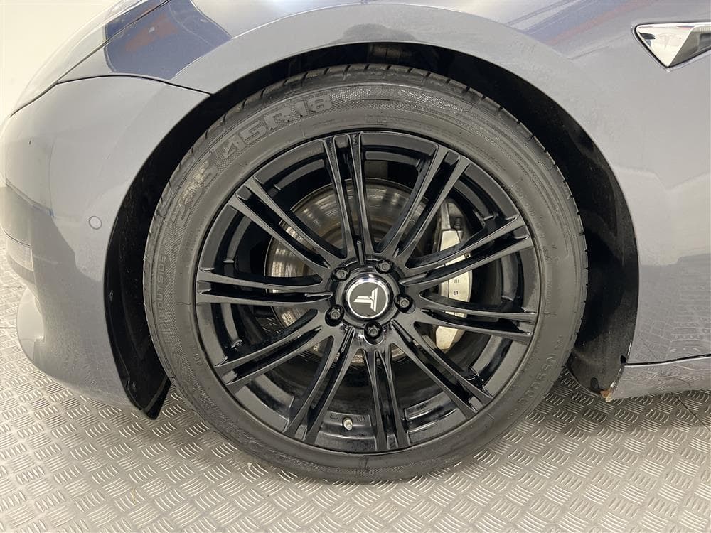 Tesla Model 3 Long Range AWD 440hk Uppgraderad AP Svensksåldinteriör