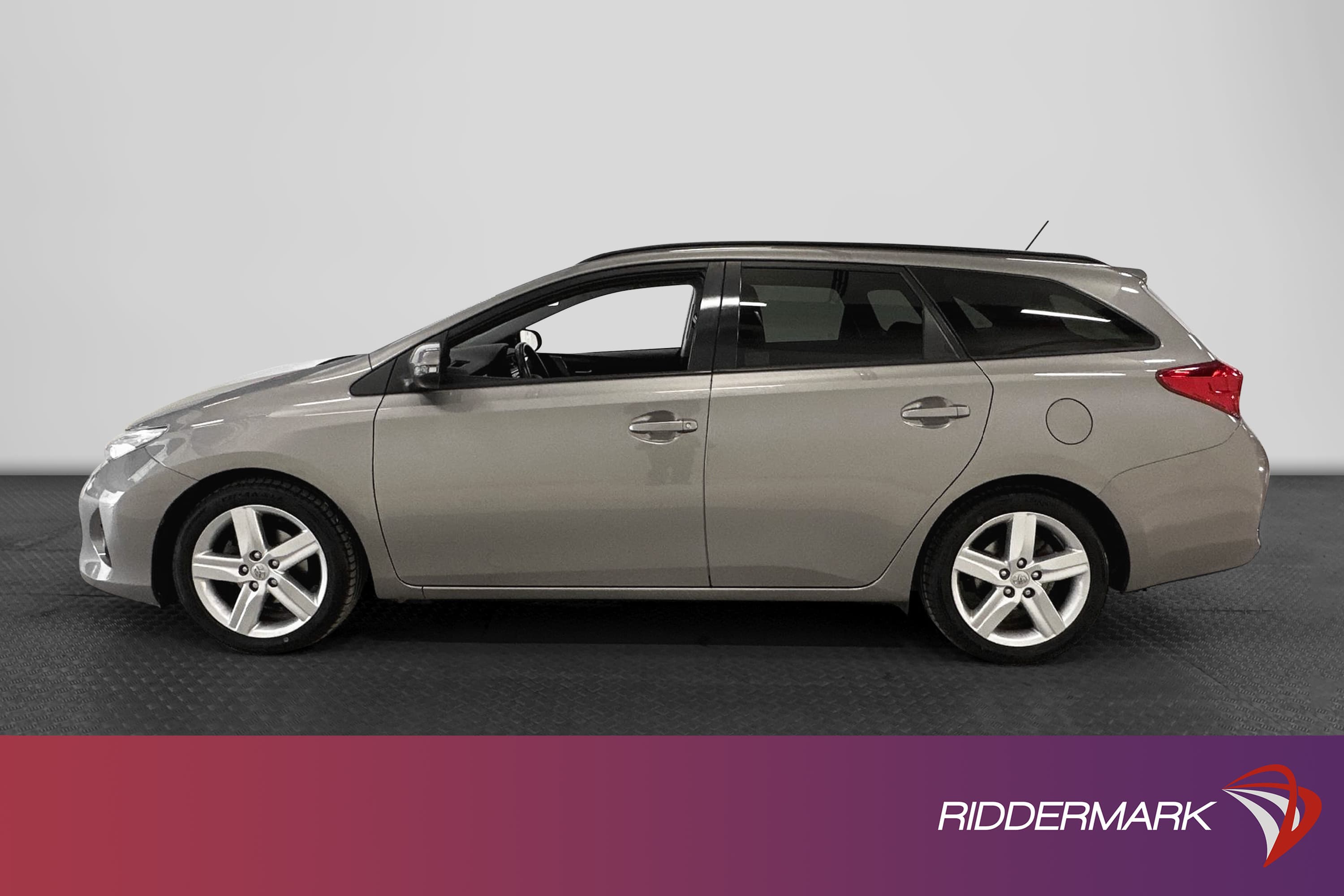 Toyota Auris TS 1.6 132hk 1 Bruk