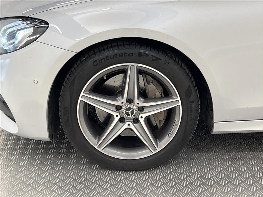 Mercedes-Benz E 220 d 194hk AMG Widescreen D-Värm Drag B-kaminteriör