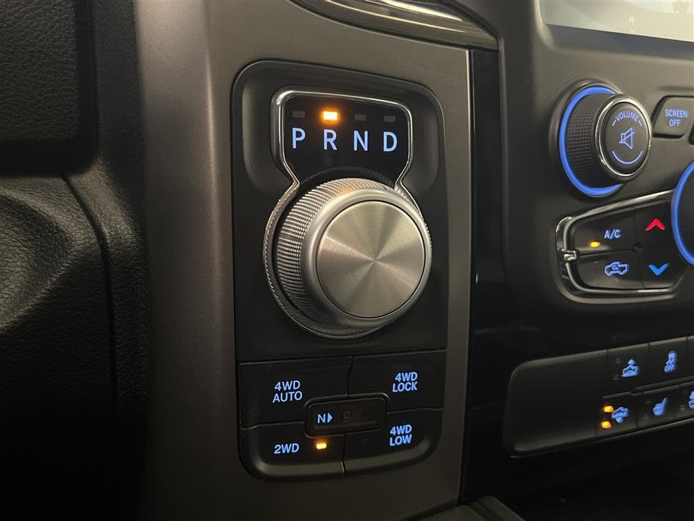 Dodge Ram Sport Black Edt 5.7 4WD 401hk Taklucka Kåpa interiör