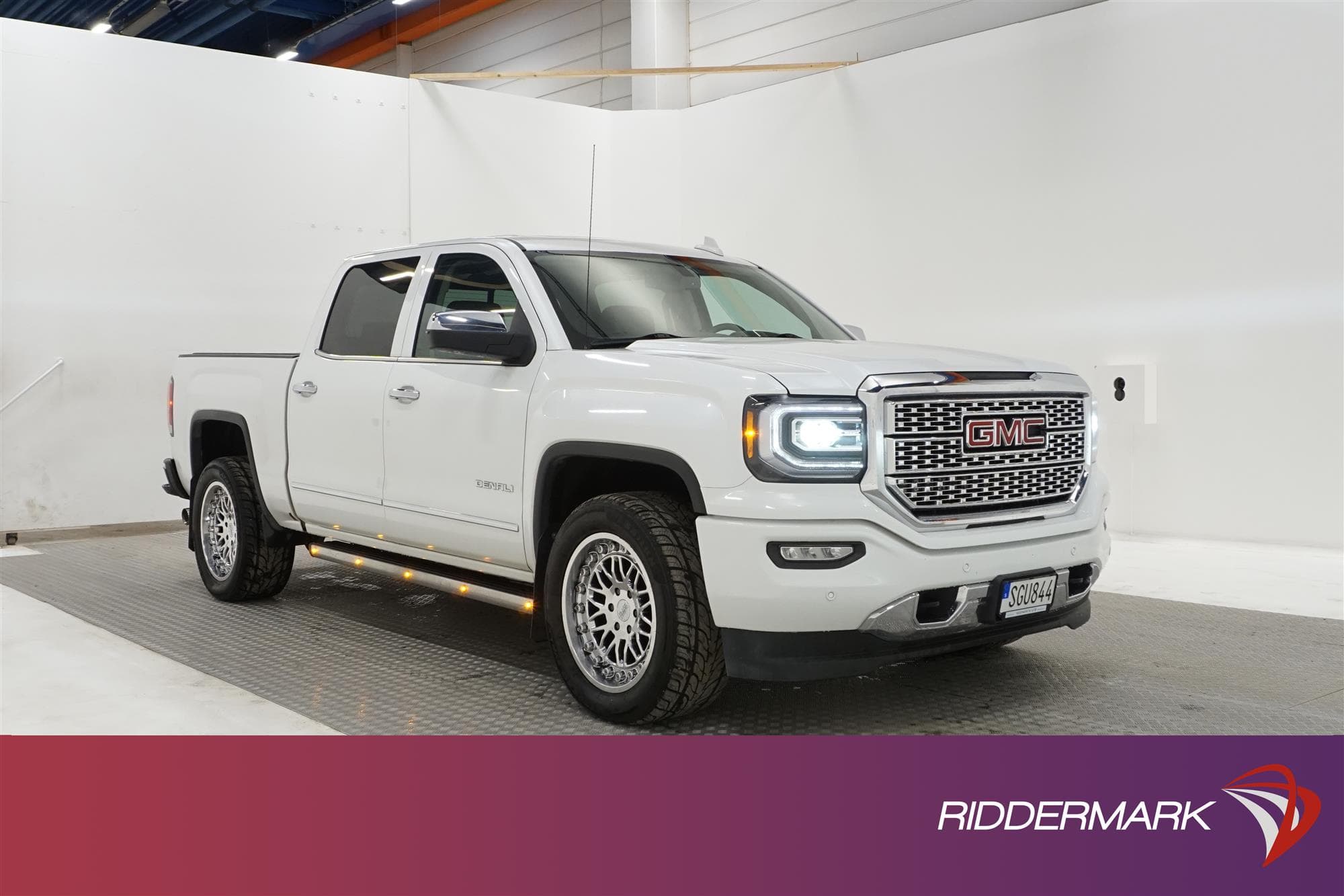 GMC Sierra Denali 6.2 V8 4WD 426HK Taklucka Moms exteriör