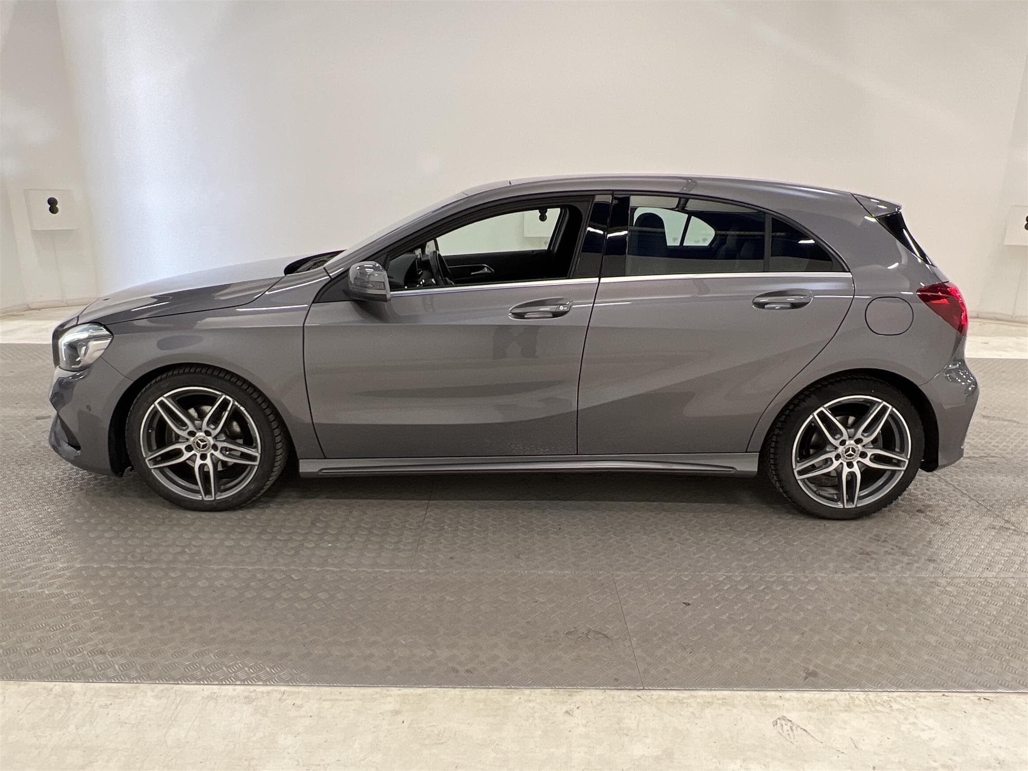 Mercedes-Benz A 180 122hk