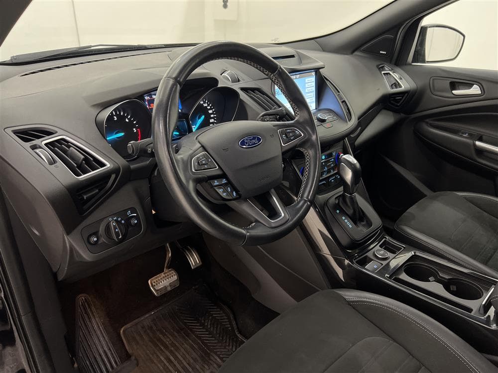 Ford Kuga 2.0 TDCi AWD 180hk ST-Line Kamera Drag Välservad
