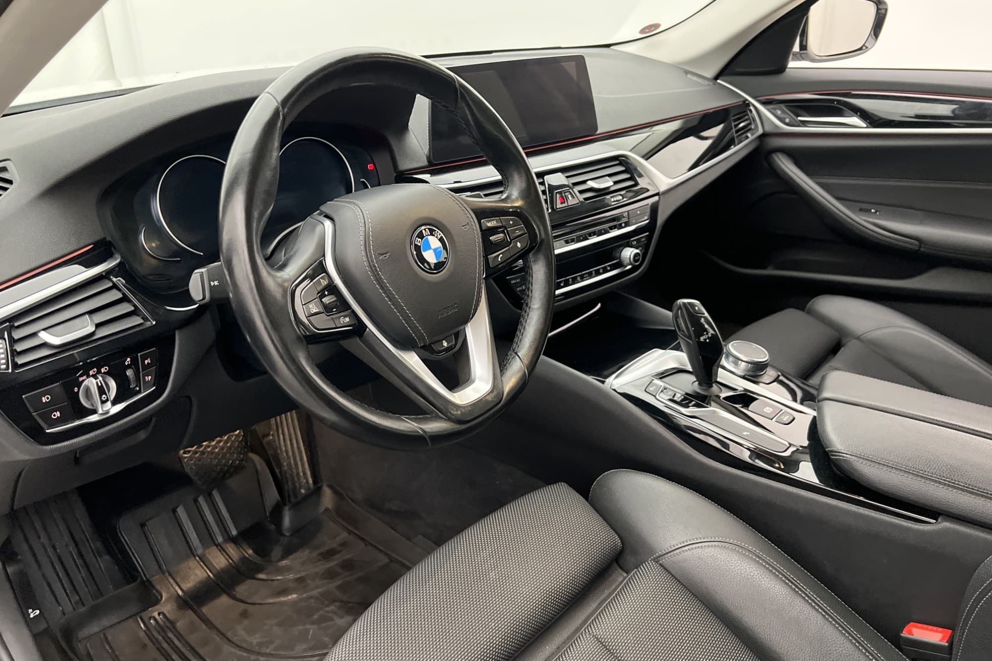 BMW 520 d xDrive 190hk Sport line Kamera Navi HiFi Drag